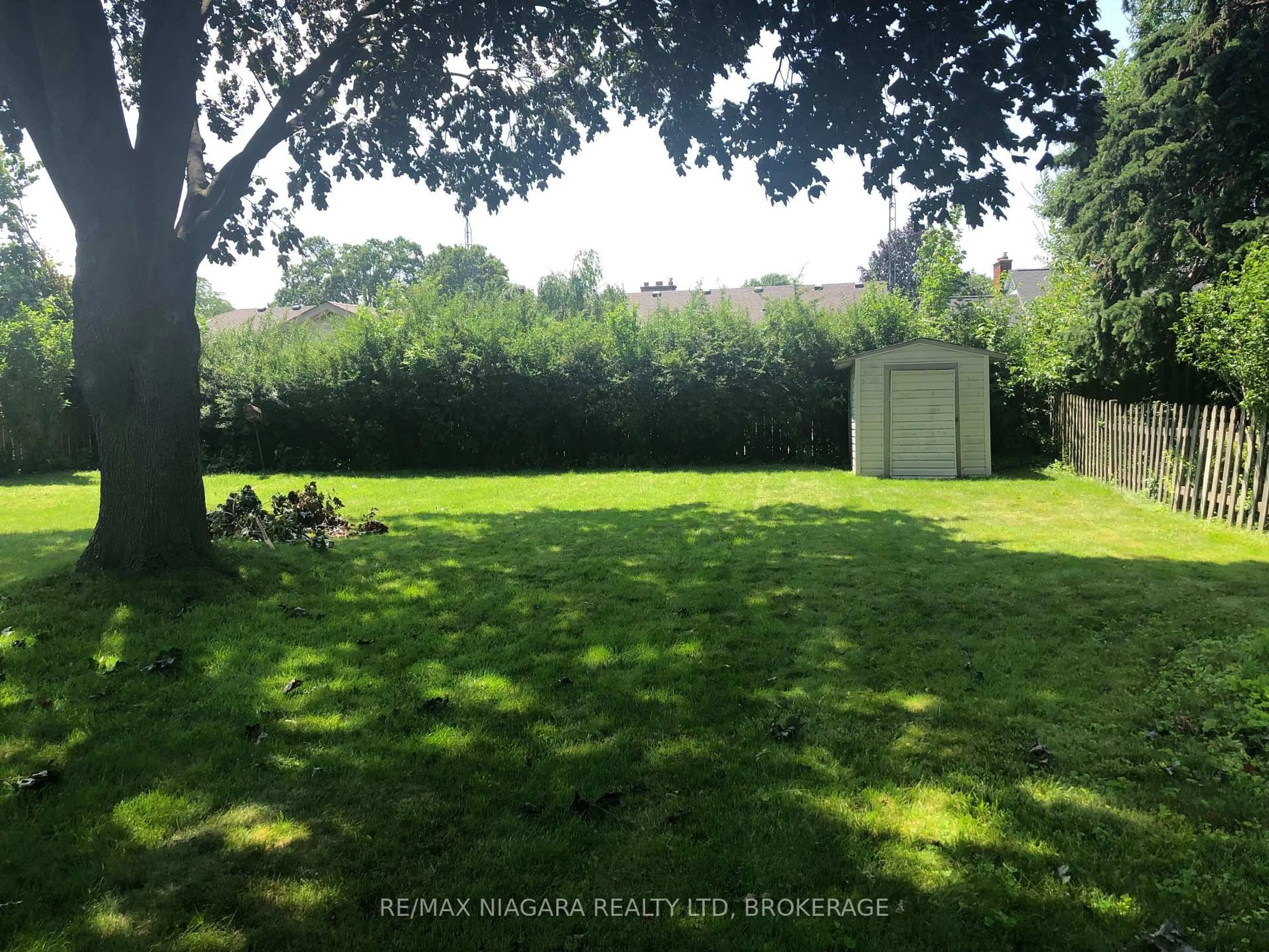 A pic from outside/outdoor area/front of a property/back of a property/a pic from drone, forest/trees view for 97 Shakespeare Ave, St. Catharines Ontario L2R 6N1