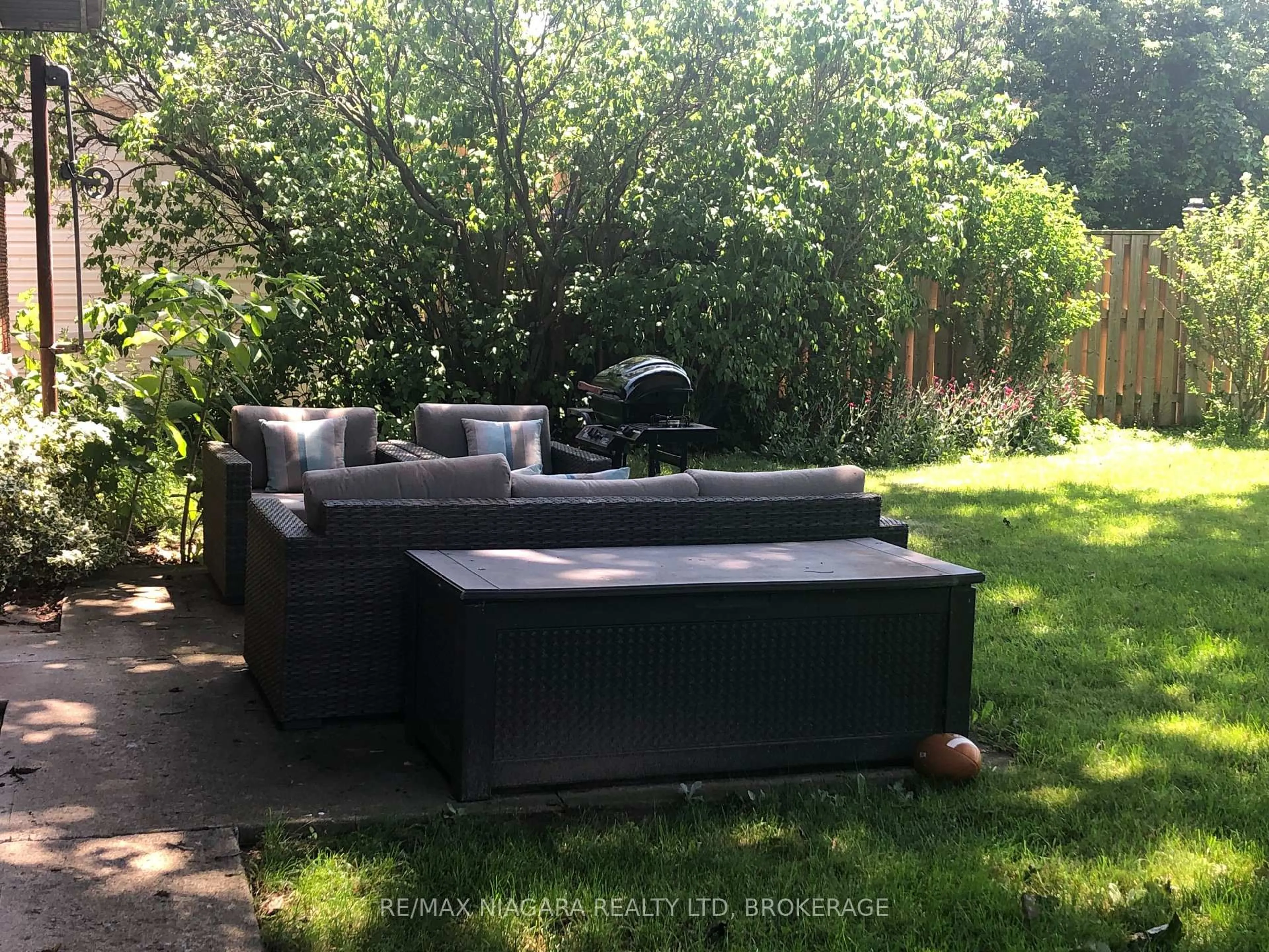 Patio, unknown for 97 Shakespeare Ave, St. Catharines Ontario L2R 6N1