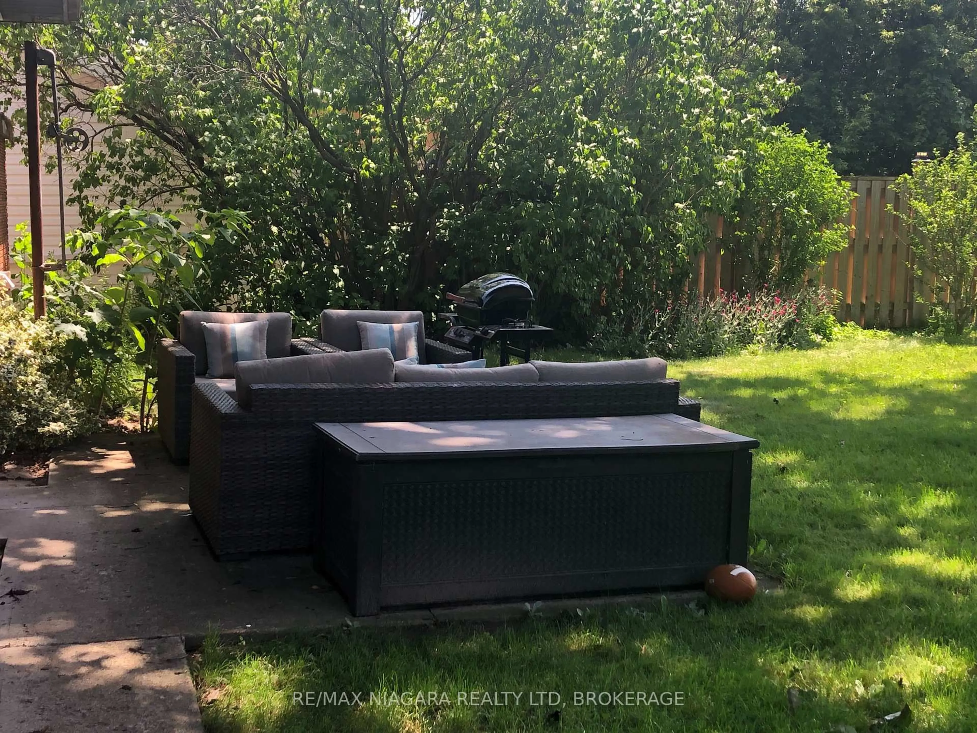 Patio, unknown for 97 Shakespeare Ave, St. Catharines Ontario L2R 6N1