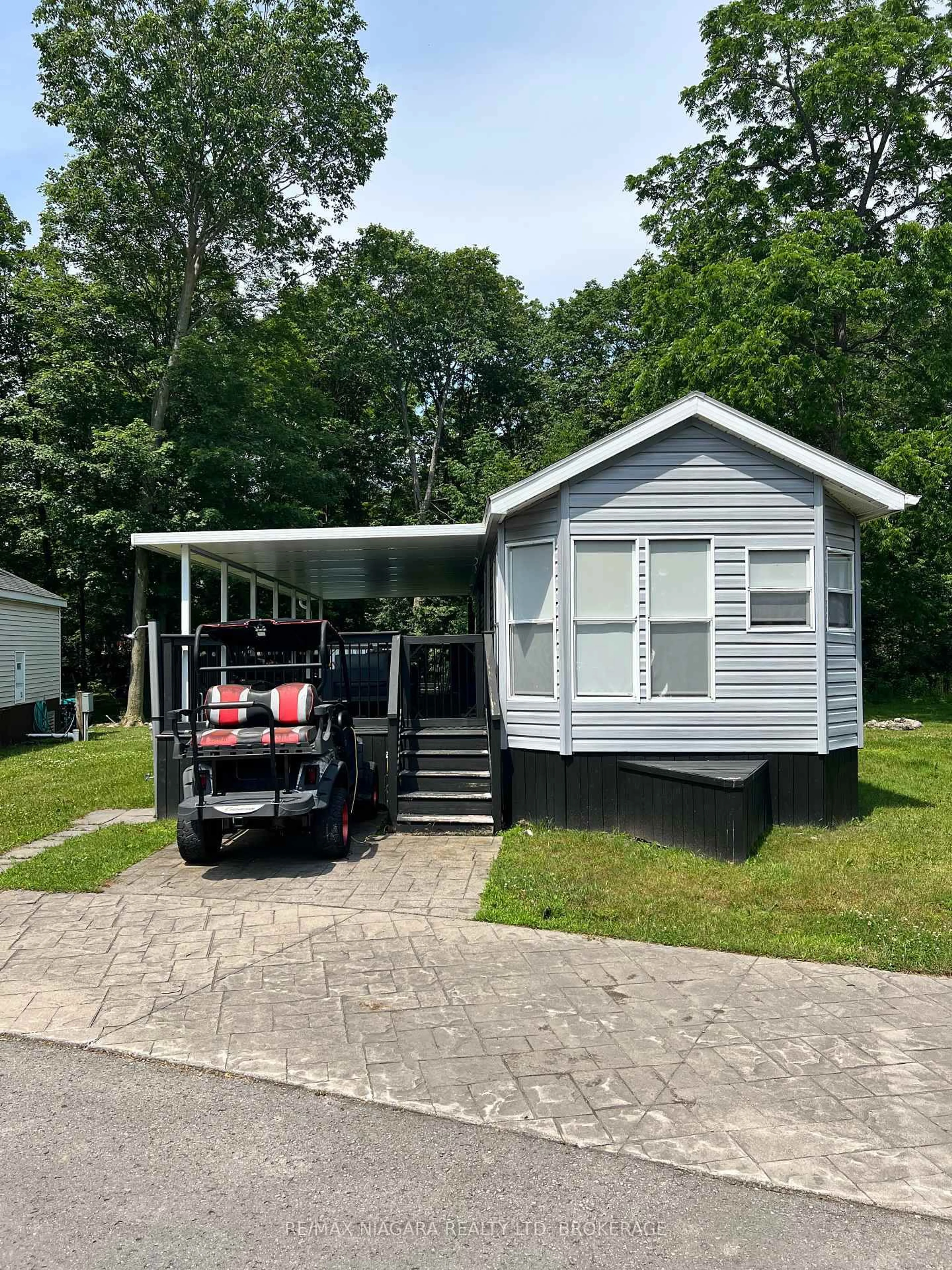 Home with vinyl exterior material, street for 22 Hickory Lane, Port Colborne Ontario L0S 1R0