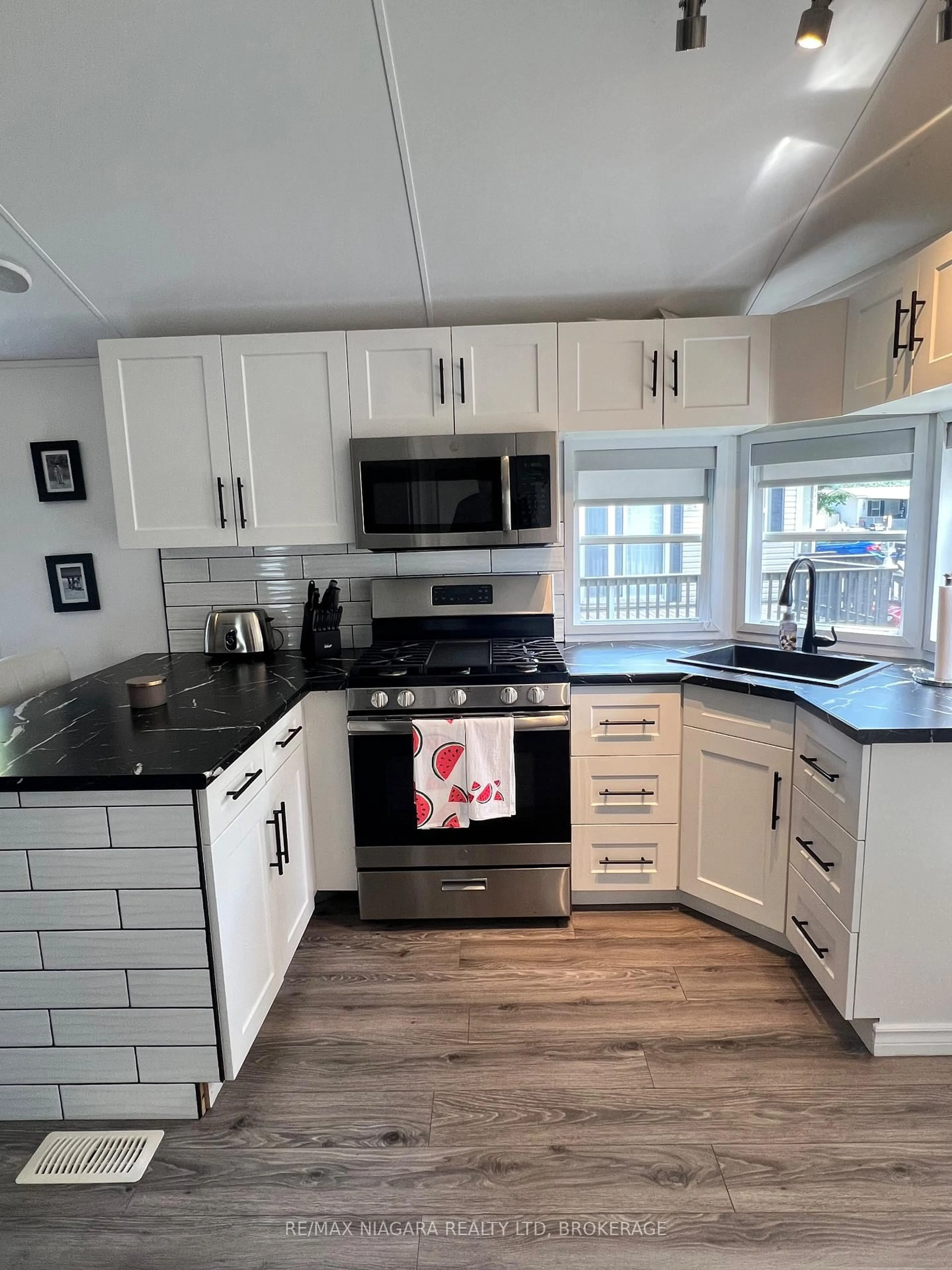 Open concept kitchen, ceramic/tile floor for 22 Hickory Lane, Port Colborne Ontario L0S 1R0