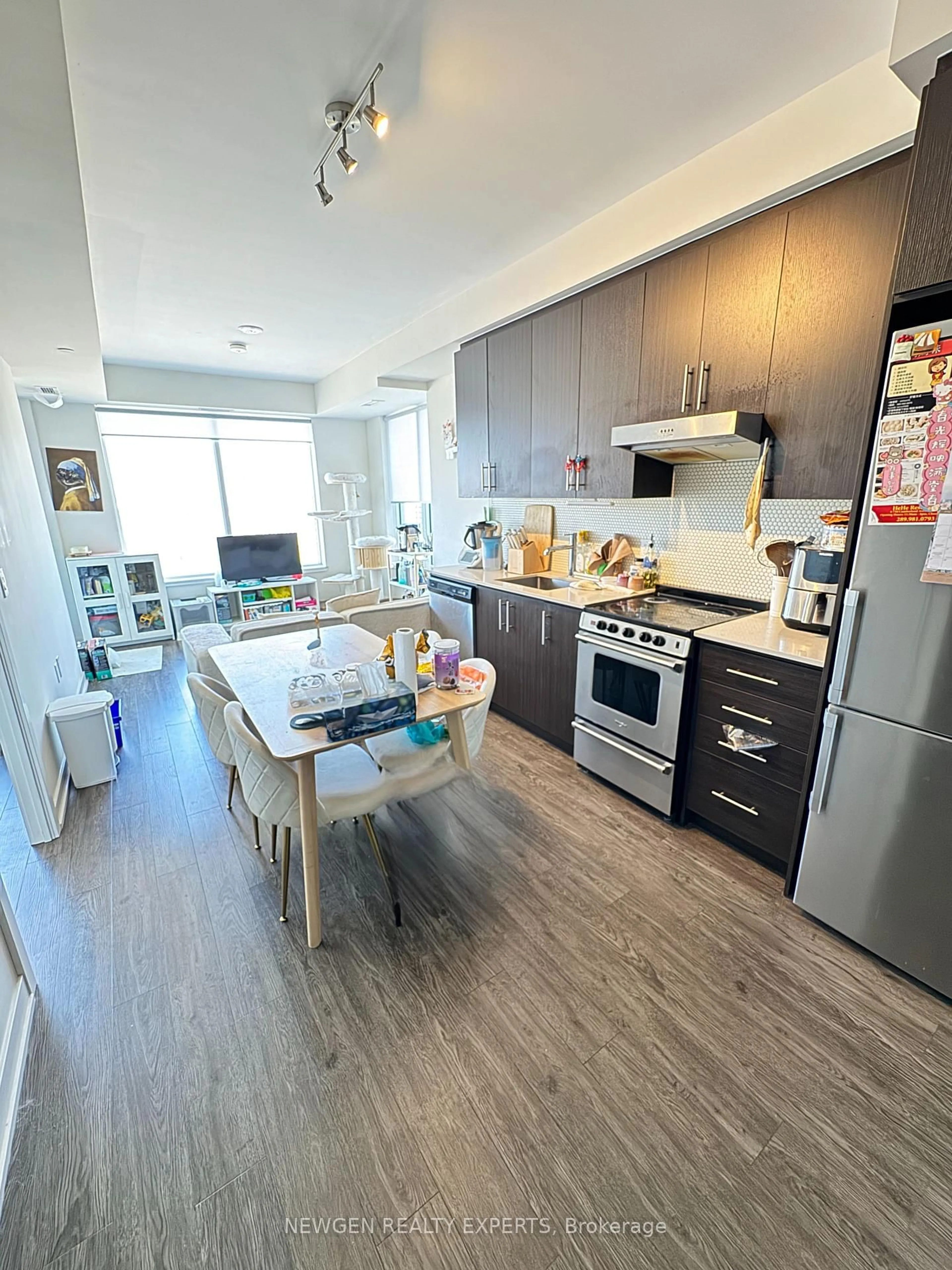 Open concept kitchen, wood/laminate floor for 212 King William St #1220, Hamilton Ontario L8R 0A7