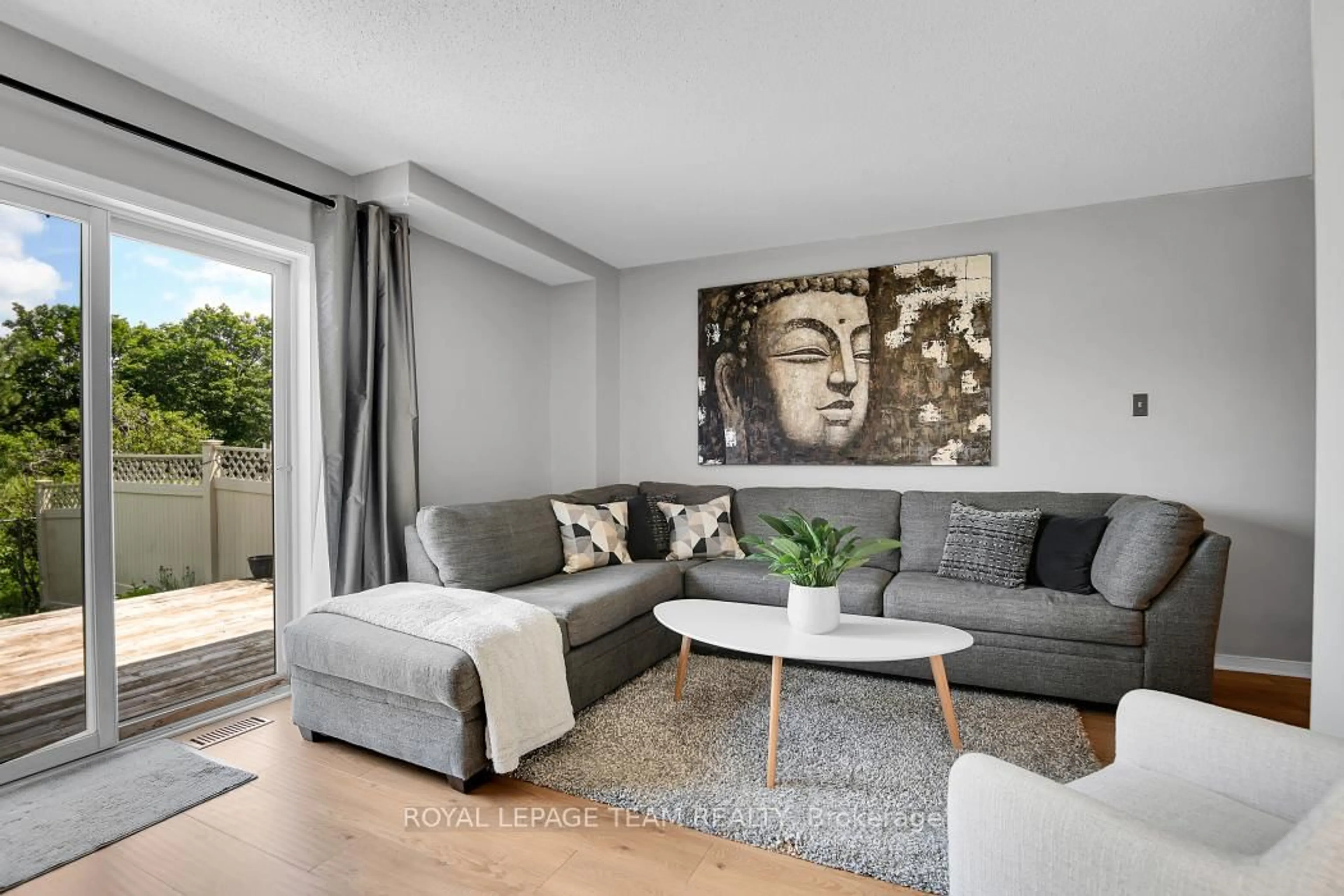 Living room with furniture, unknown for 1443 Caravel Cres, Ottawa Ontario K1E 3P5