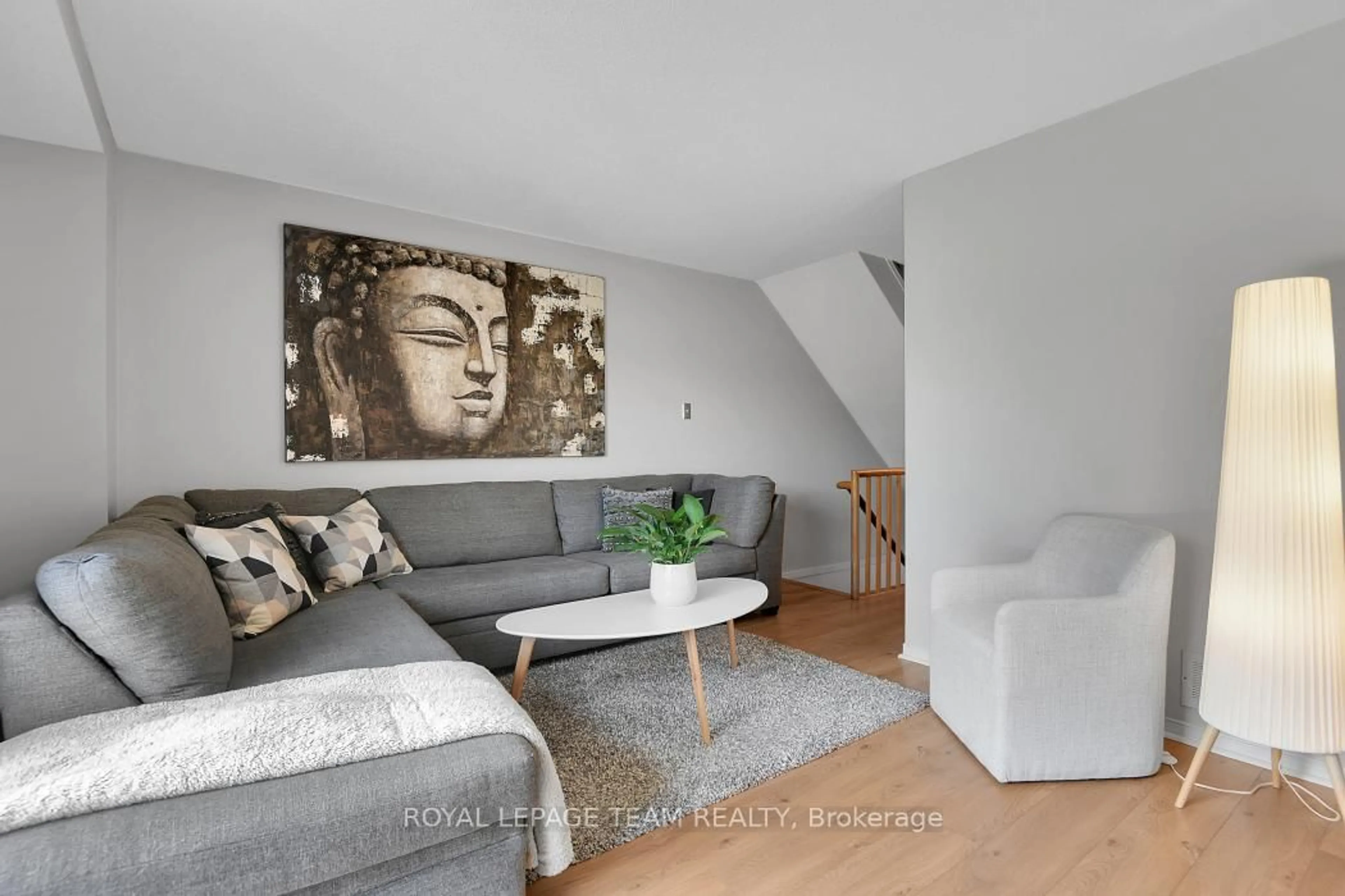 Living room with furniture, unknown for 1443 Caravel Cres, Ottawa Ontario K1E 3P5