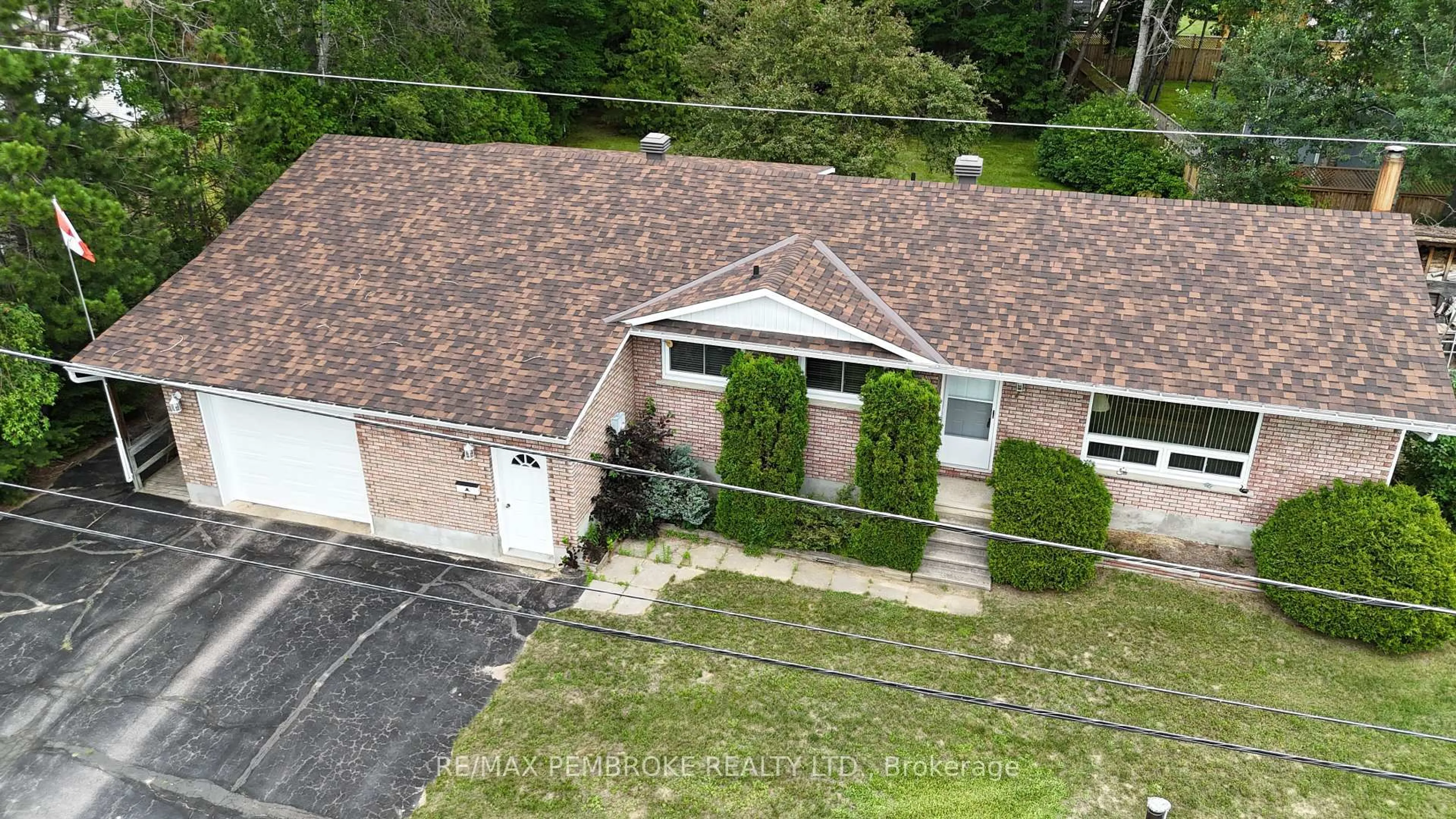 A pic from outside/outdoor area/front of a property/back of a property/a pic from drone, unknown for 7 Martin St, Chalk River Ontario K0J 1J0