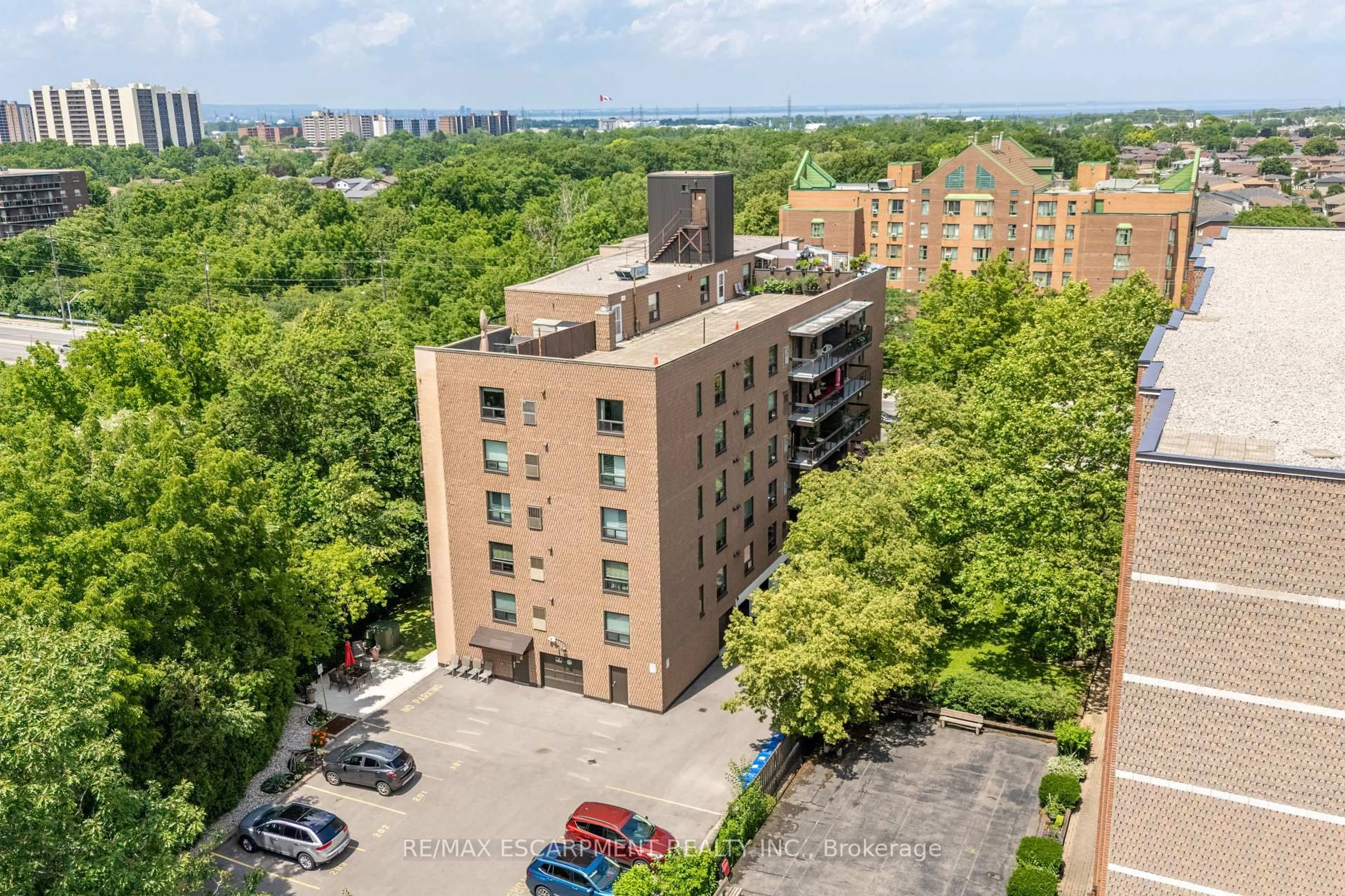 A pic from outside/outdoor area/front of a property/back of a property/a pic from drone, city buildings view from balcony for 966 Queenston Rd #204, Hamilton Ontario L8G 1B7