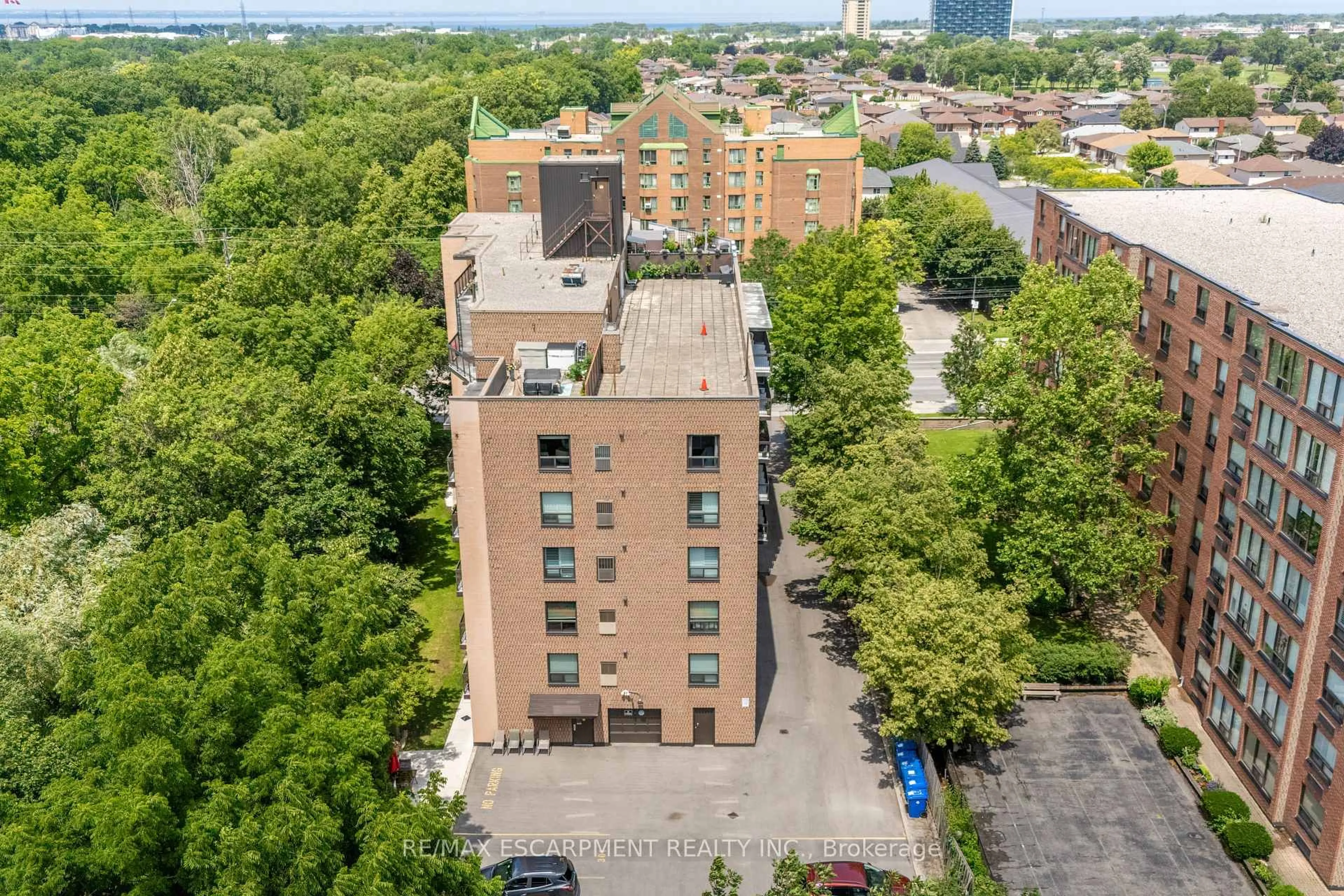 A pic from outside/outdoor area/front of a property/back of a property/a pic from drone, city buildings view from balcony for 966 Queenston Rd #204, Hamilton Ontario L8G 1B7