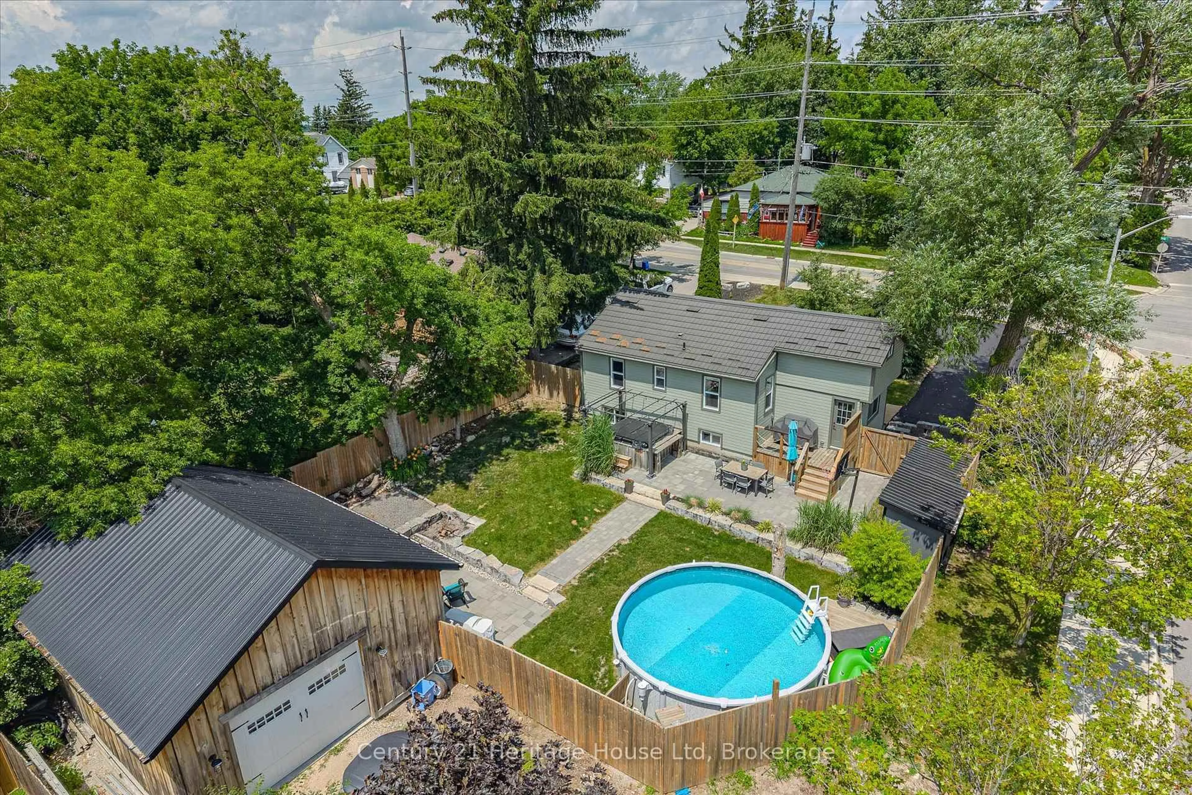 A pic from outside/outdoor area/front of a property/back of a property/a pic from drone, street for 273 Main St, Guelph/Eramosa Ontario N0B 2K0