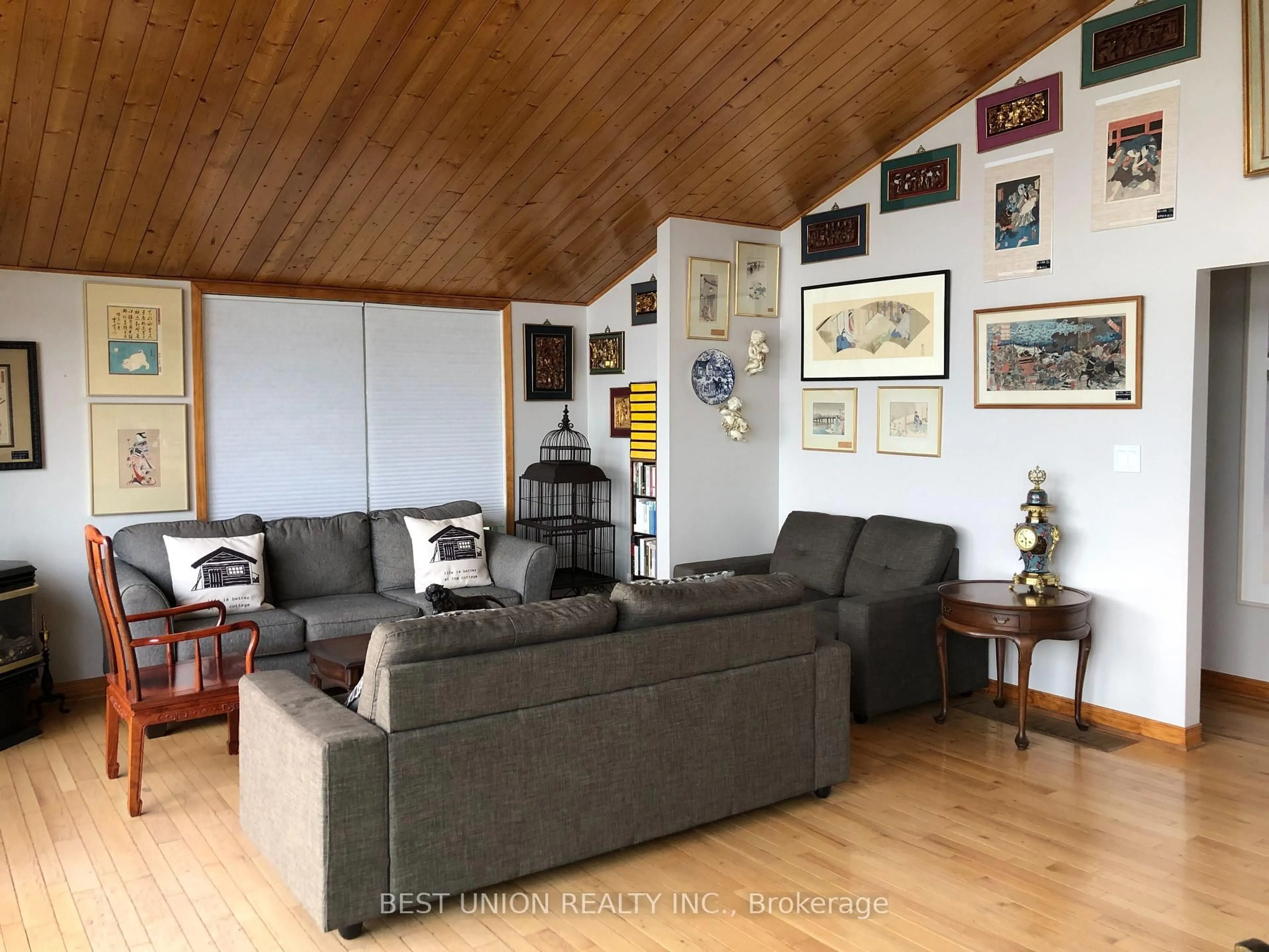 Living room with furniture, wood/laminate floor for 6274 Shearer Point Rd, Alderville First Nation Ontario K0K 2X0