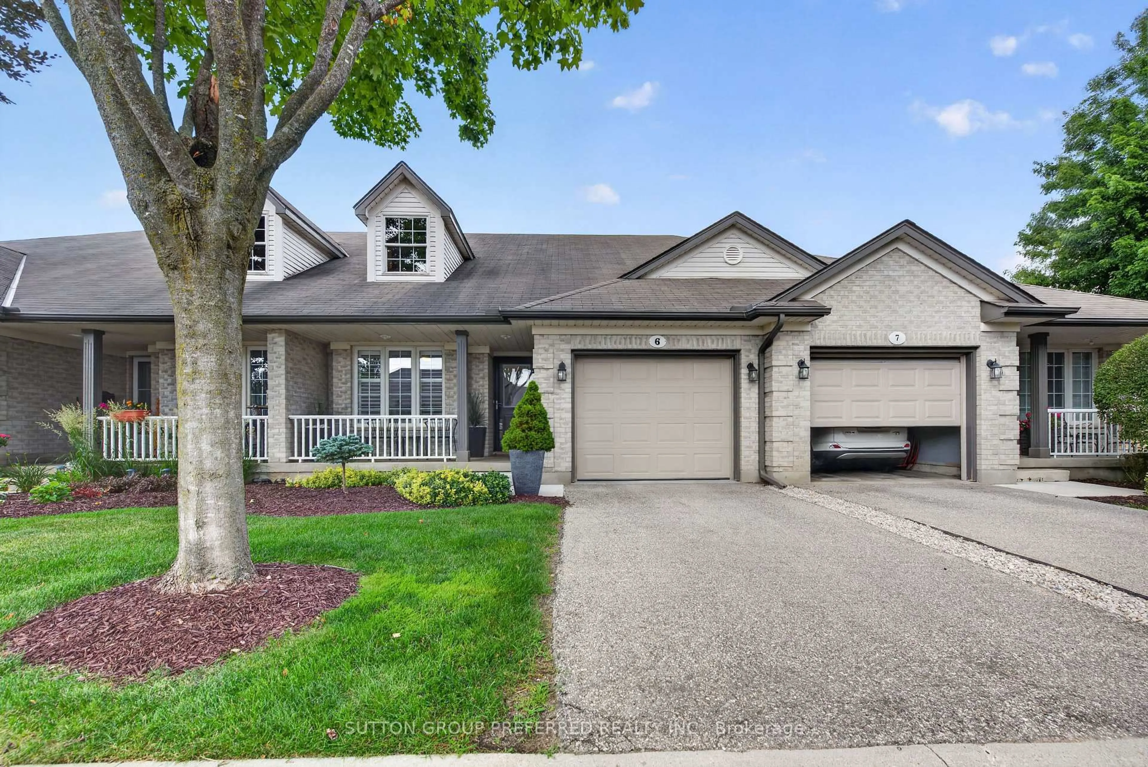 Home with vinyl exterior material, street for 20 Windemere Pl #6, St. Thomas Ontario N5R 6H6