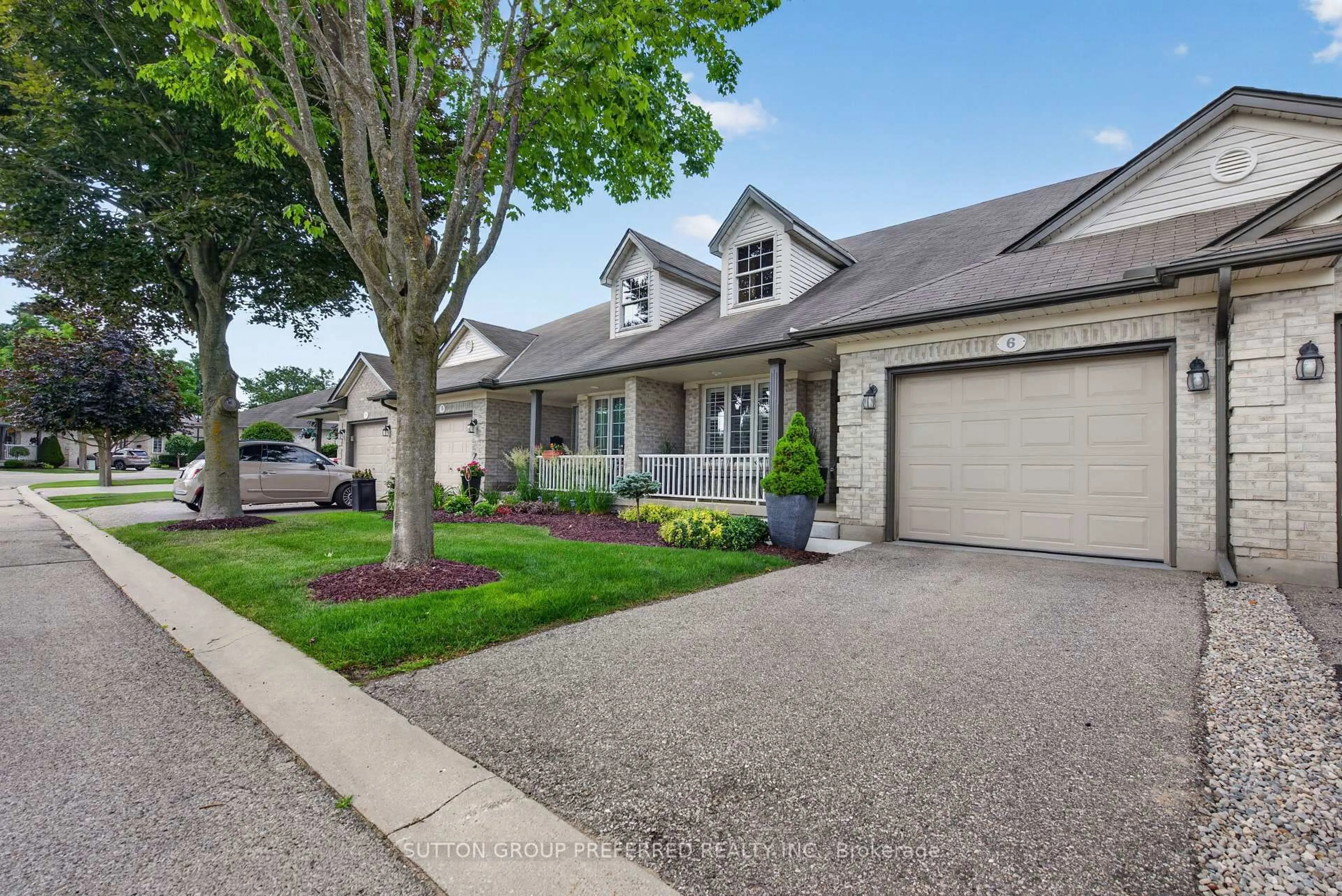 Home with vinyl exterior material, street for 20 Windemere Pl #6, St. Thomas Ontario N5R 6H6