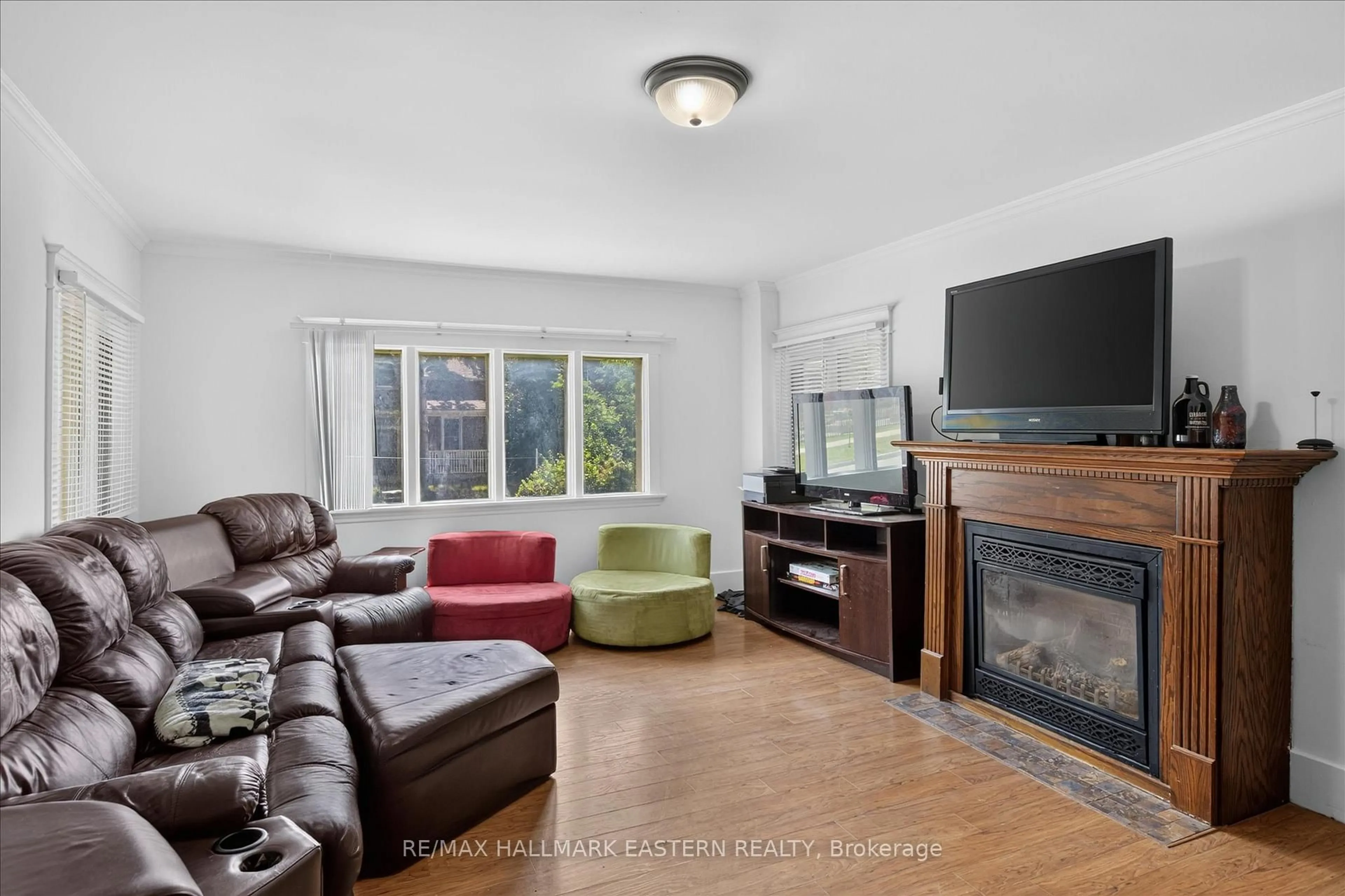 Living room with furniture, unknown for 226 Mcdonnel St, Peterborough Ontario K9H 2V9