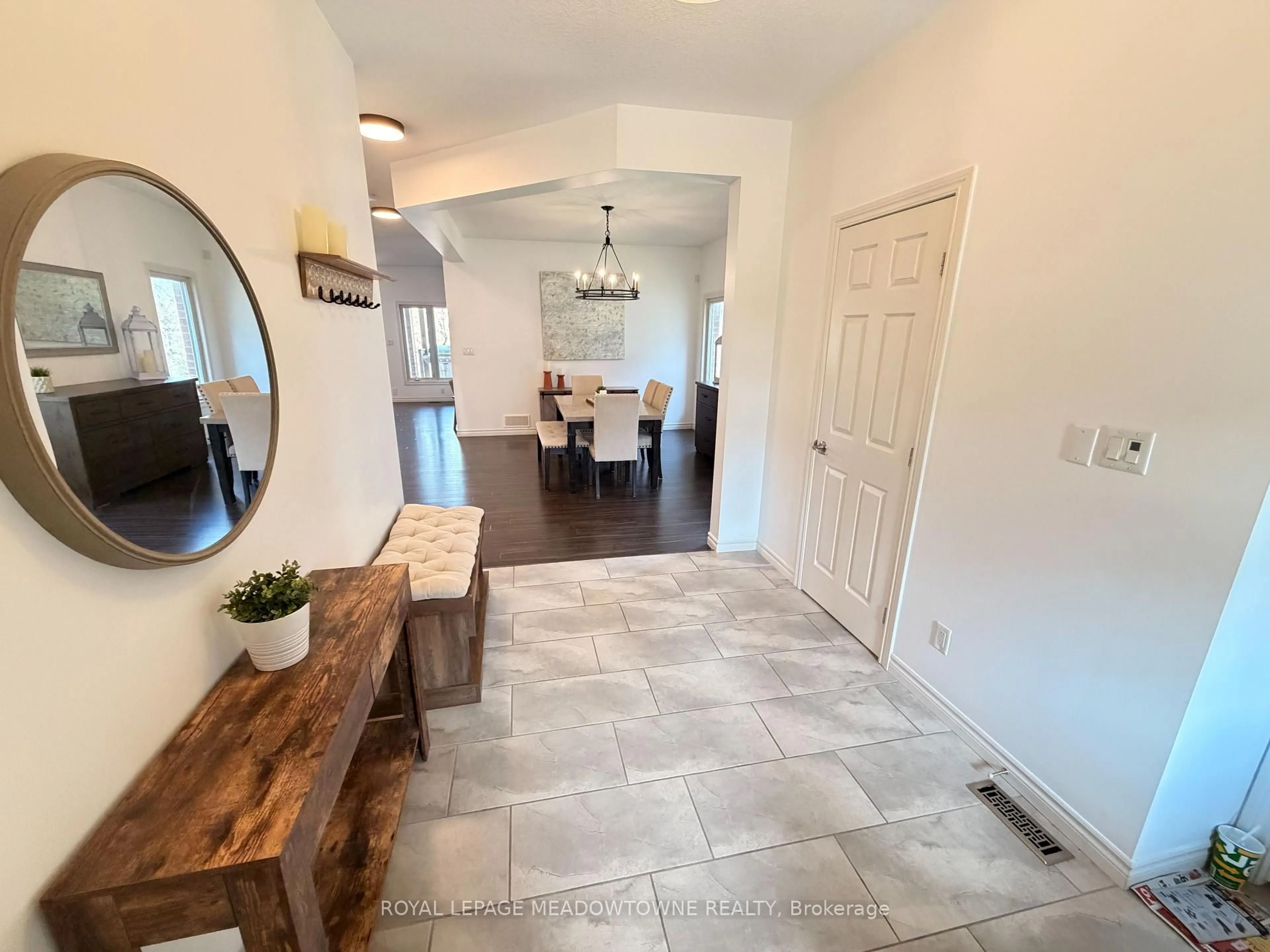 Indoor entryway for 30 Jacklin Crt, Central Elgin Ontario N5R 5V1