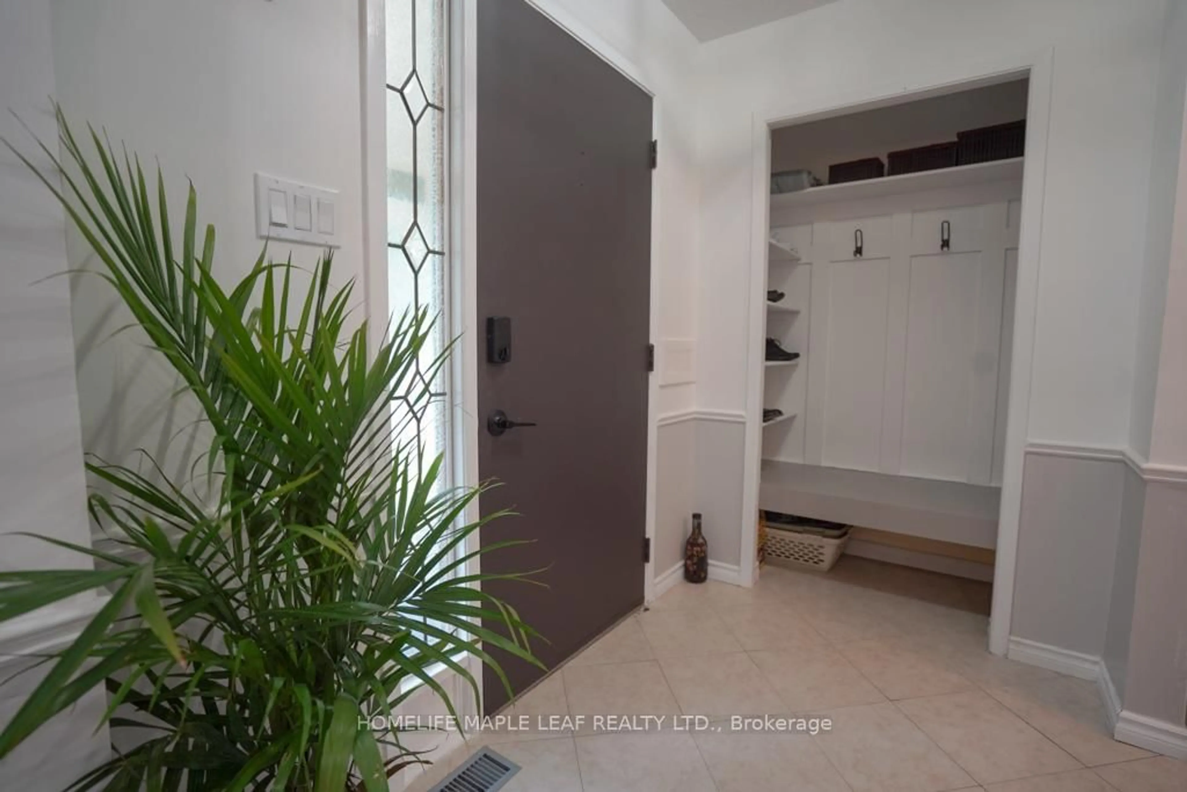Indoor entryway for 147 Muriel Cres, London South Ontario N6E 2K4