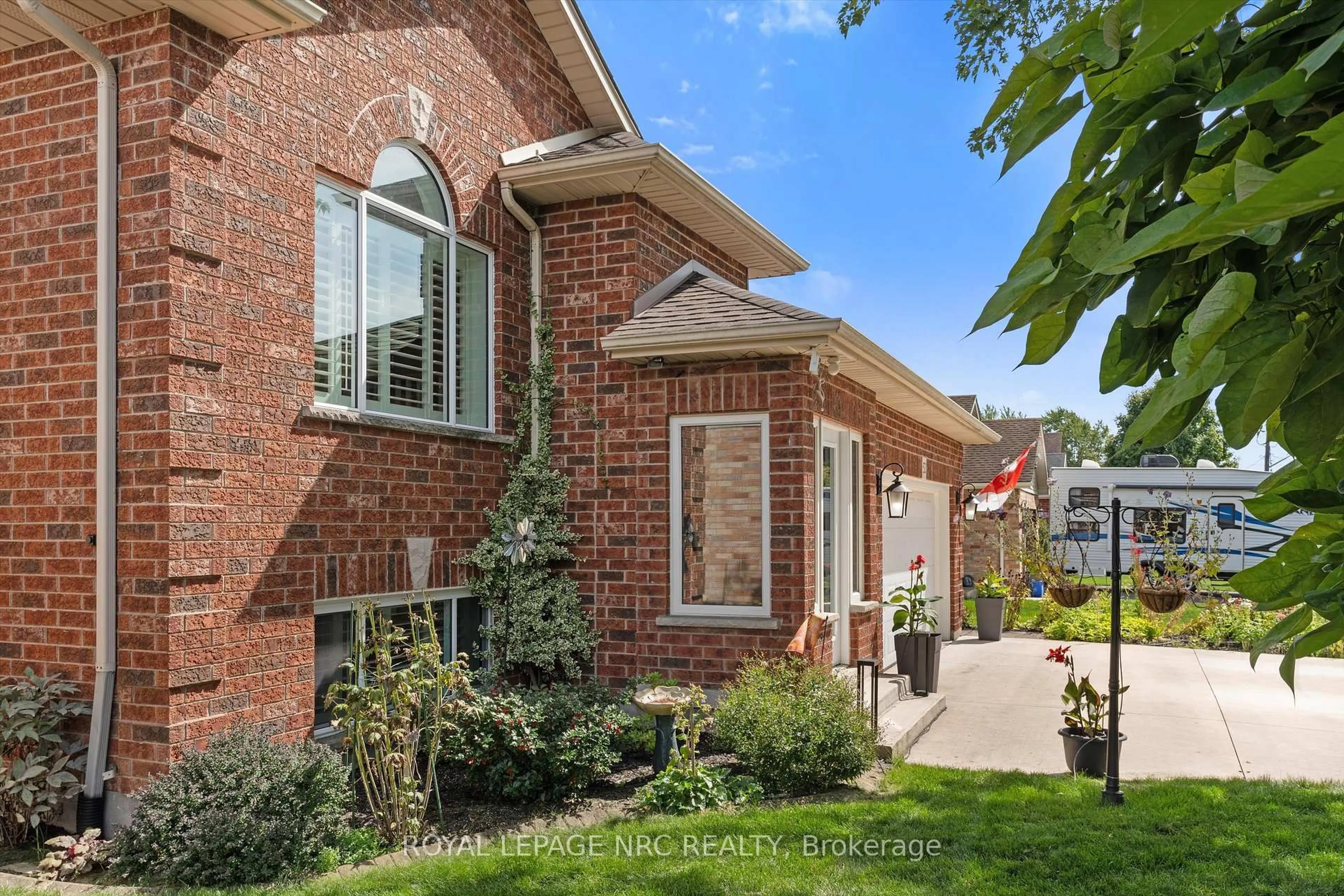Home with brick exterior material, street for 52 Thorold Ave Ave, Thorold Ontario L0S 1K0
