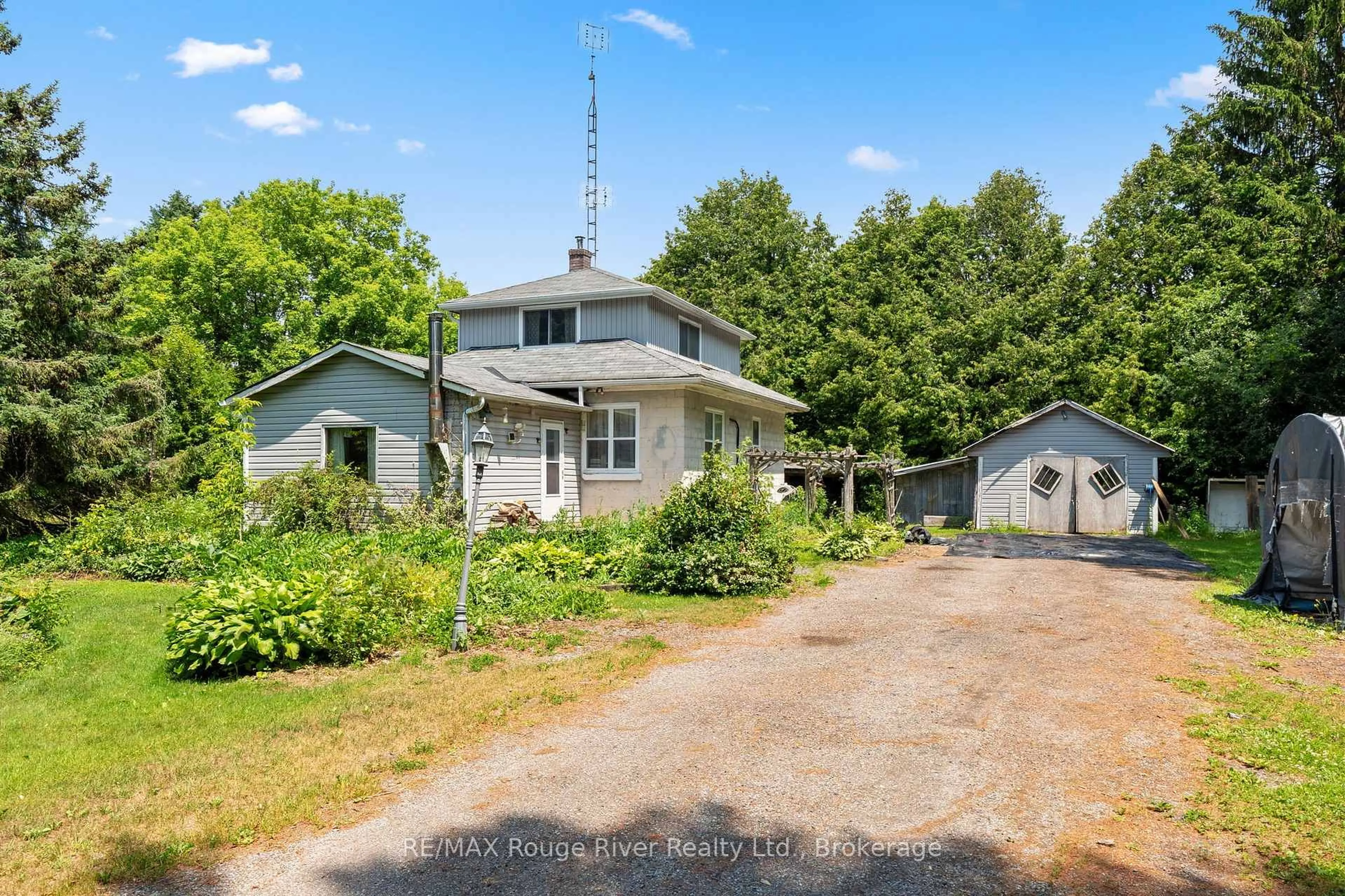 A pic from outside/outdoor area/front of a property/back of a property/a pic from drone, unknown for 7725 Mill St, Port Hope Ontario L0A 1B0