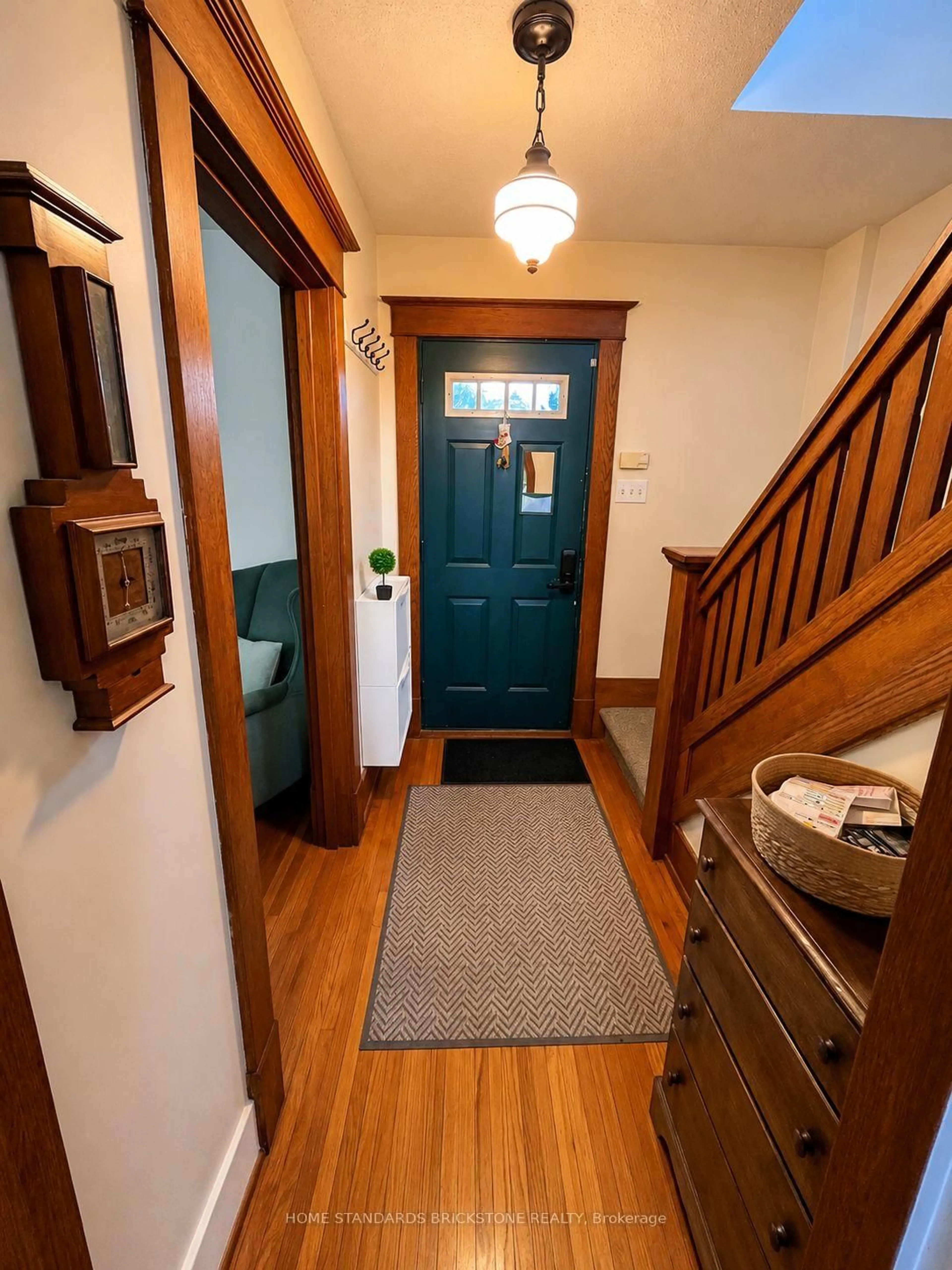 Indoor entryway for 5400 CEDAR St, Niagara Falls Ontario L2E 2V3