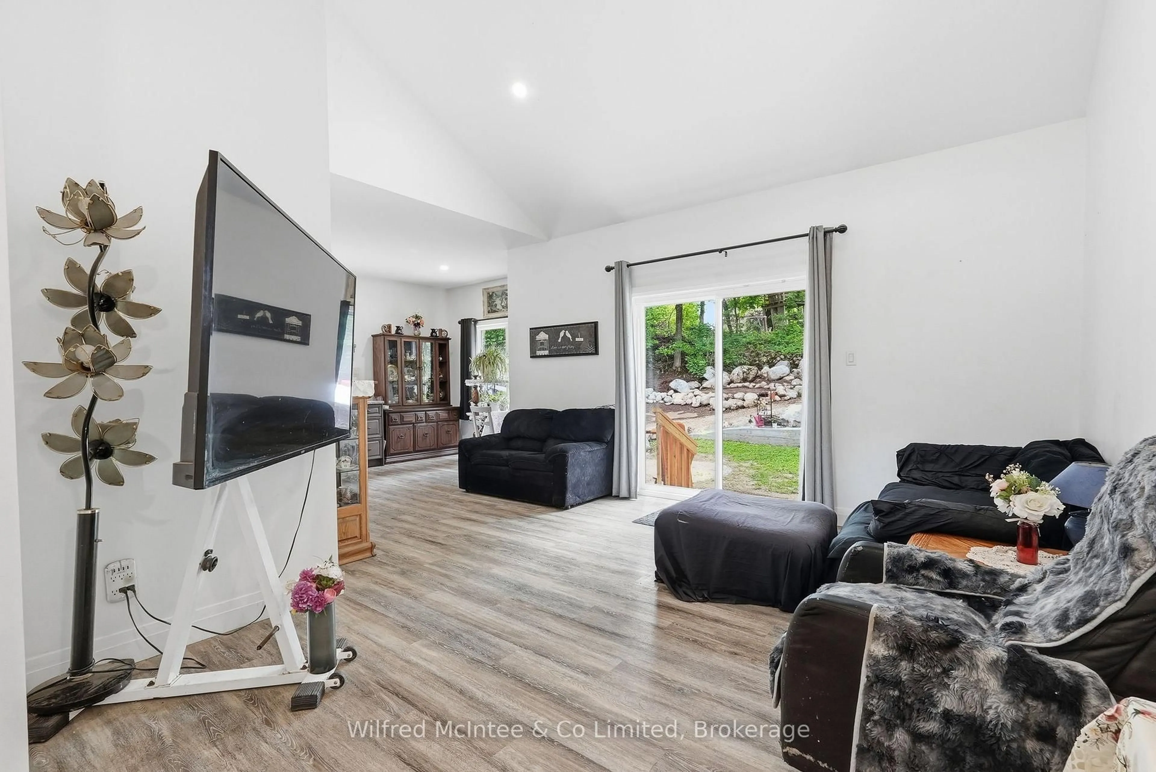 Living room with furniture, unknown for 316040 6 Highway, Chatsworth Ontario N0H 2V0