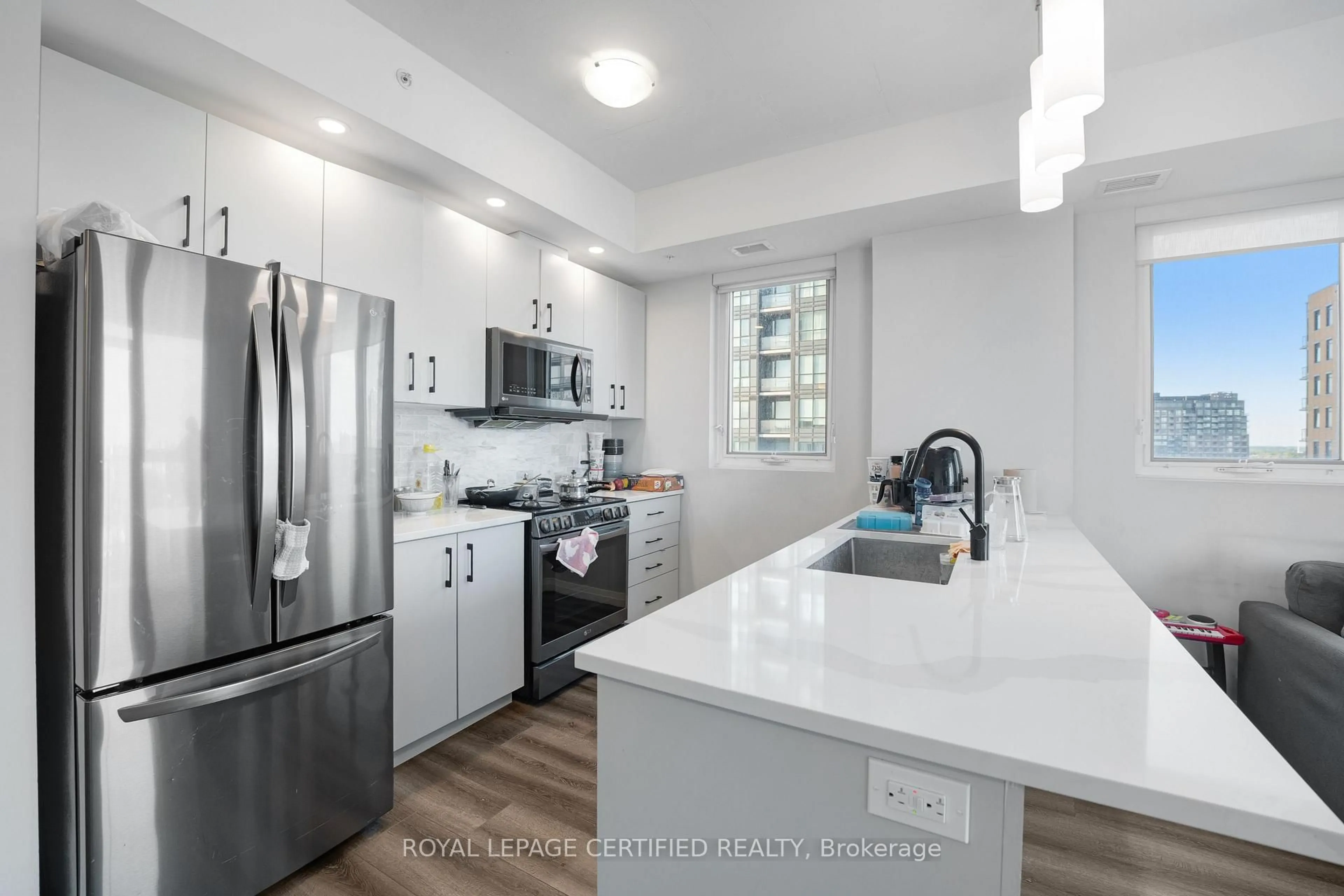 Open concept kitchen, ceramic/tile floor for 108 Garment St #1502, Kitchener Ontario N2G 0E2