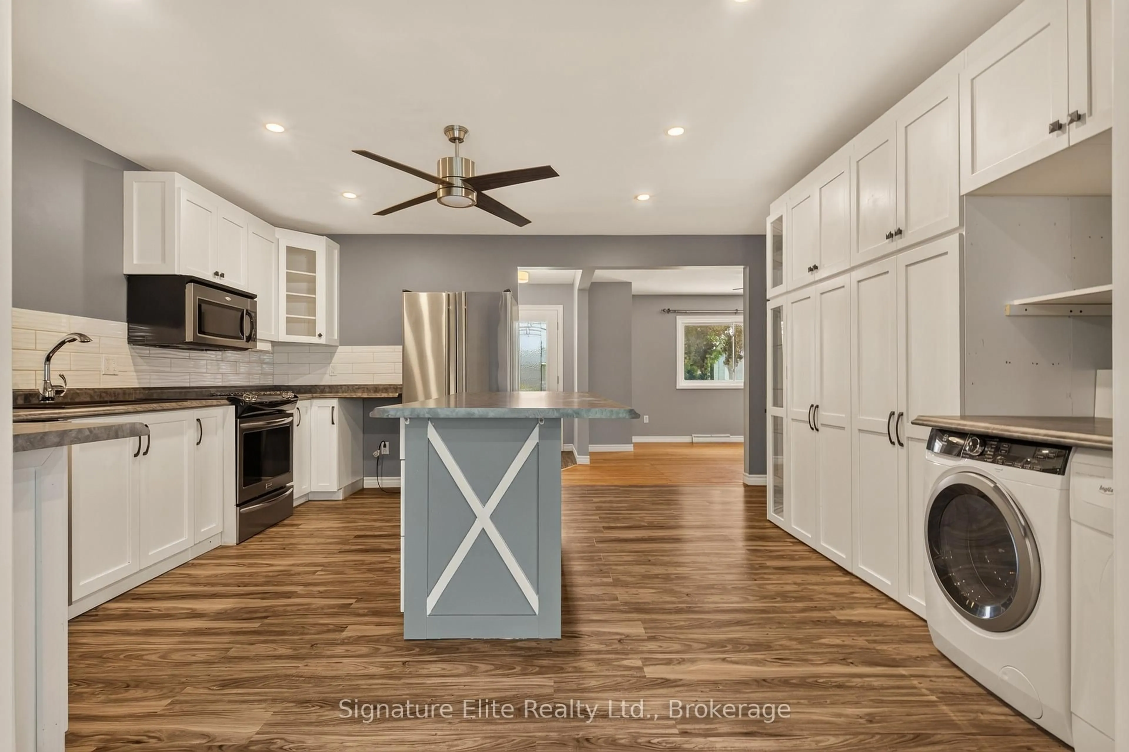 Open concept kitchen, unknown for 17 Fairfield Dr, Haldimand Ontario N0A 1H0