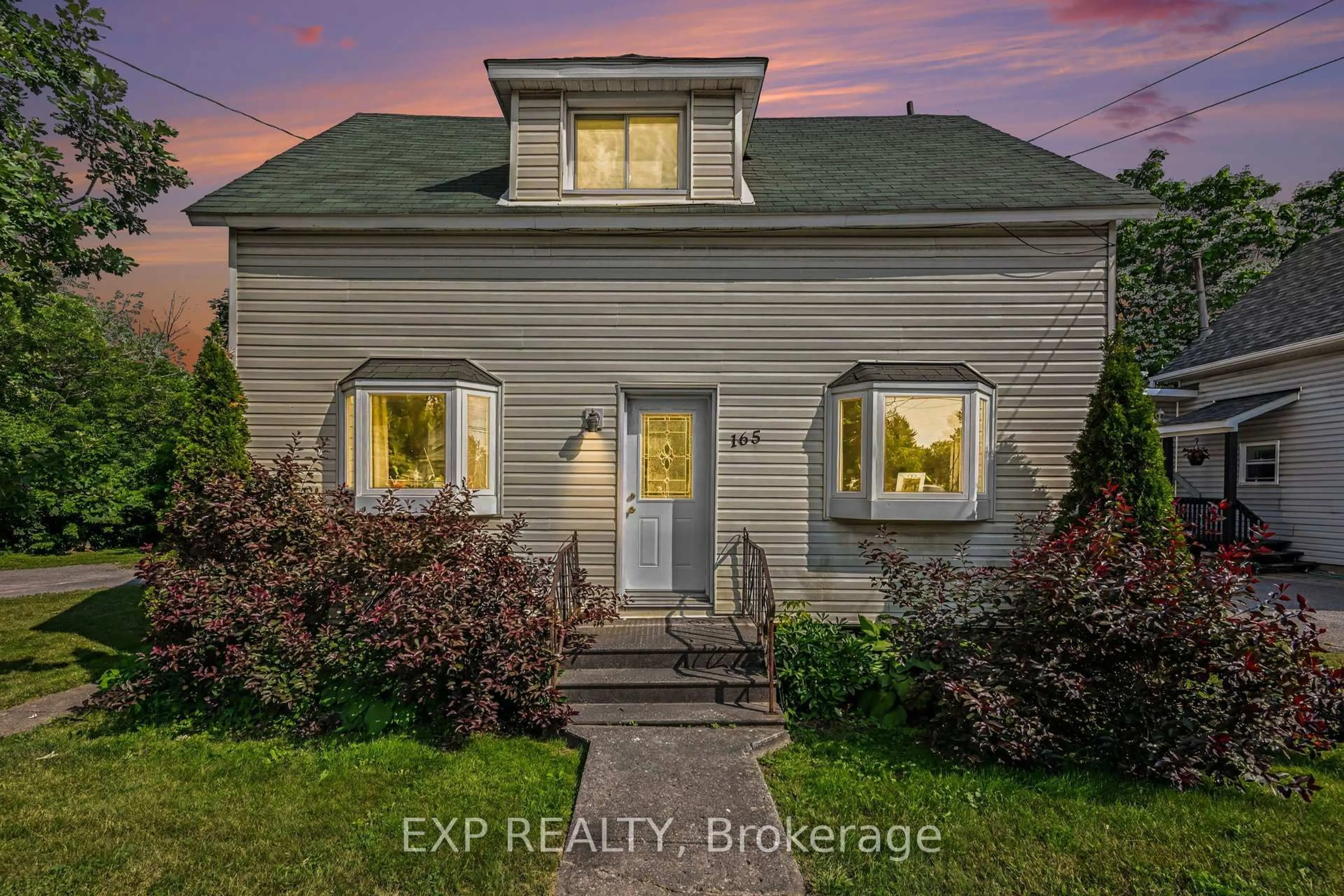A pic from outside/outdoor area/front of a property/back of a property/a pic from drone, building for 165 Ottawa St, Almonte Ontario K0A 1A0