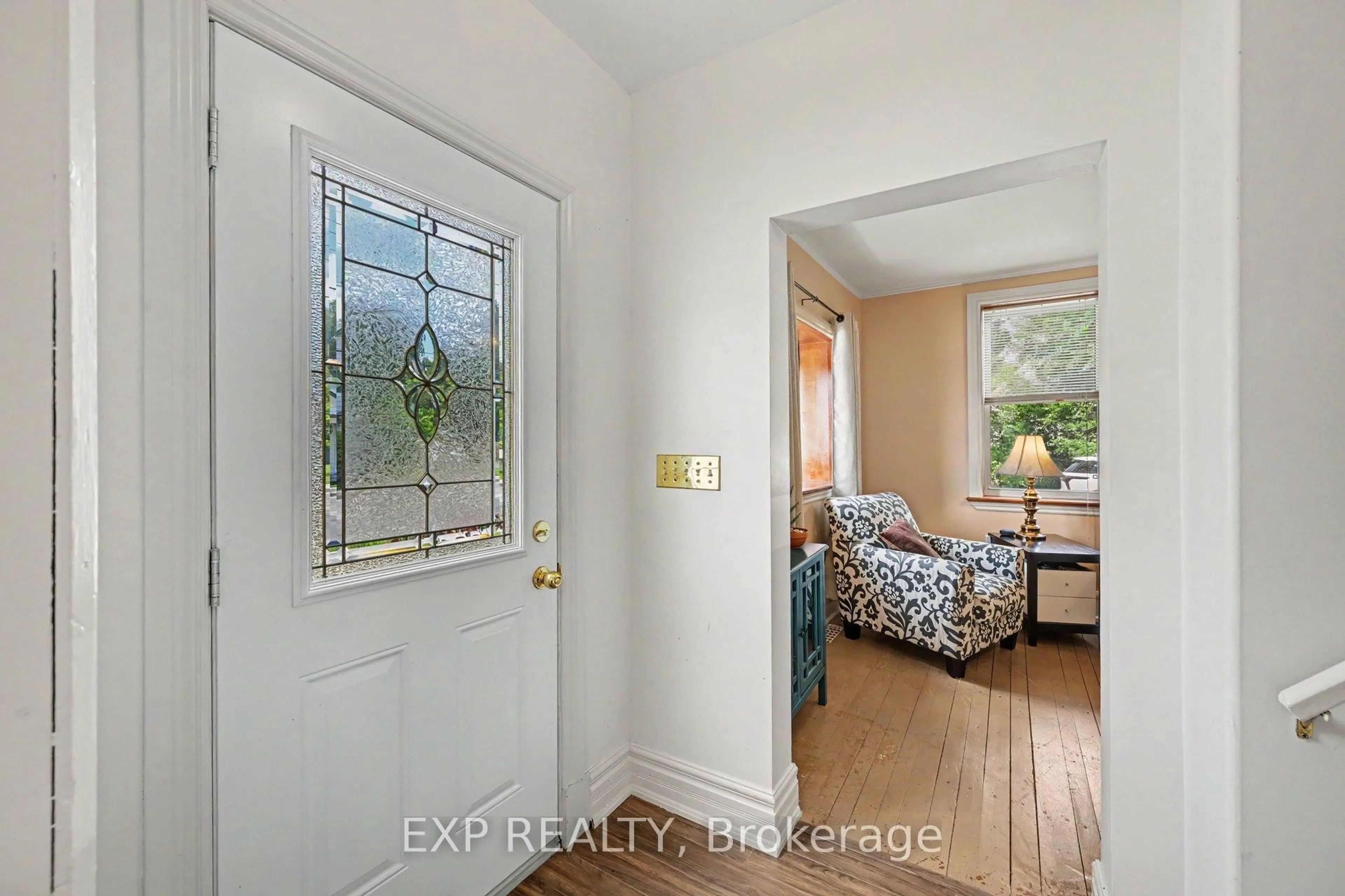 Indoor entryway for 165 Ottawa St, Almonte Ontario K0A 1A0