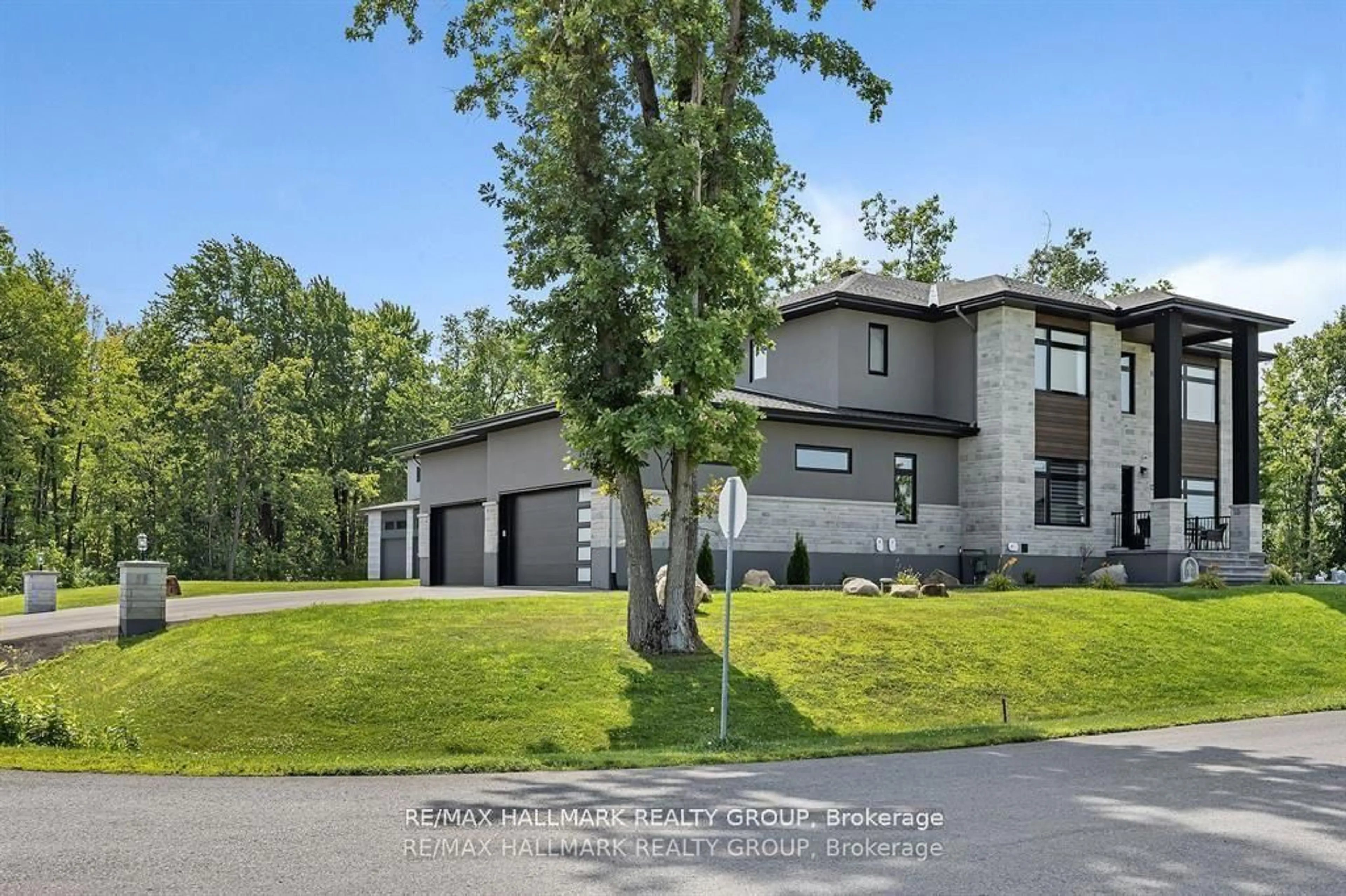 A pic from outside/outdoor area/front of a property/back of a property/a pic from drone, mountain view for 595 Shoreway Dr, Greely Ontario K4P 0G3