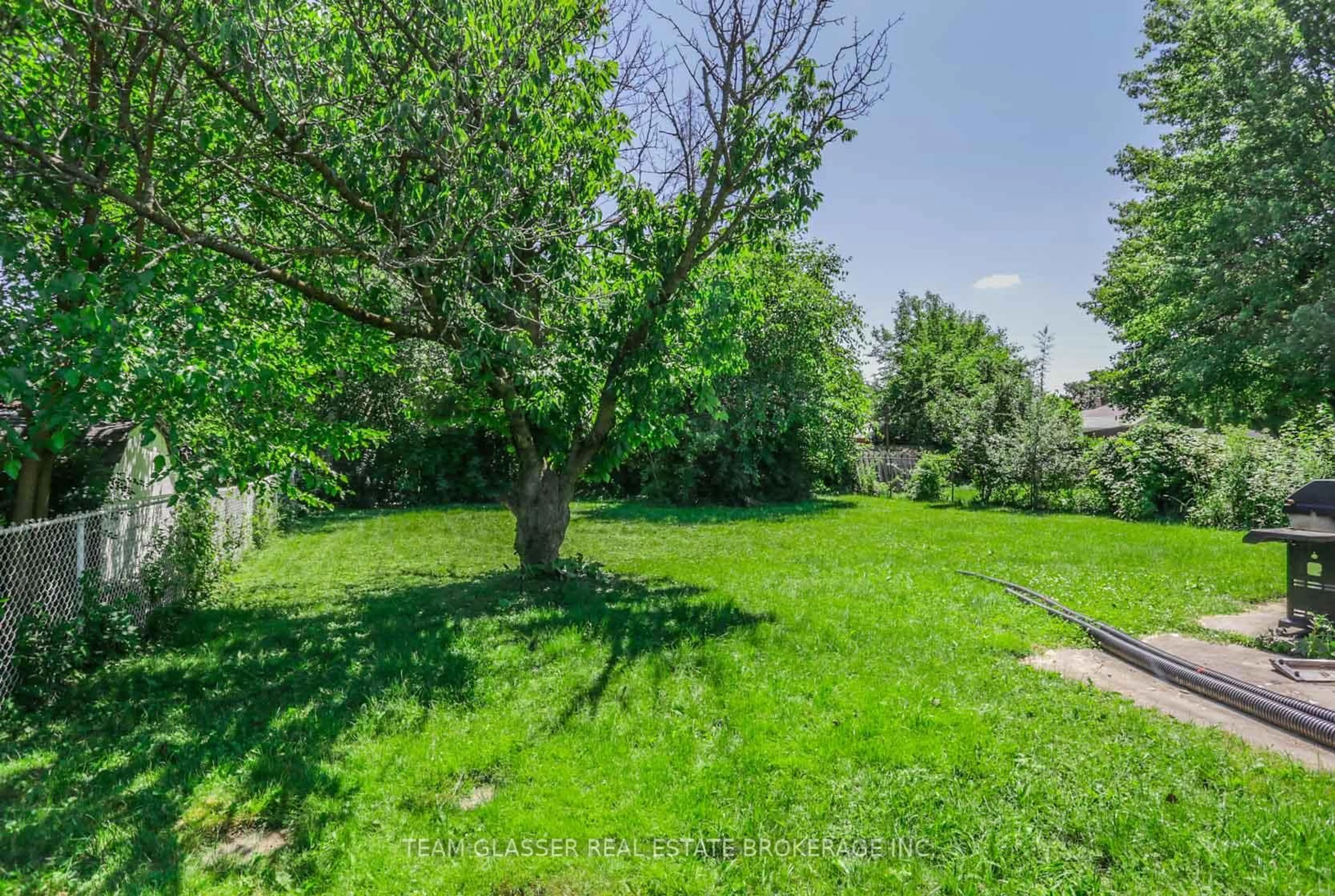 A pic from outside/outdoor area/front of a property/back of a property/a pic from drone, forest/trees view for 1563 Dale St, London East Ontario N5V 1Y1