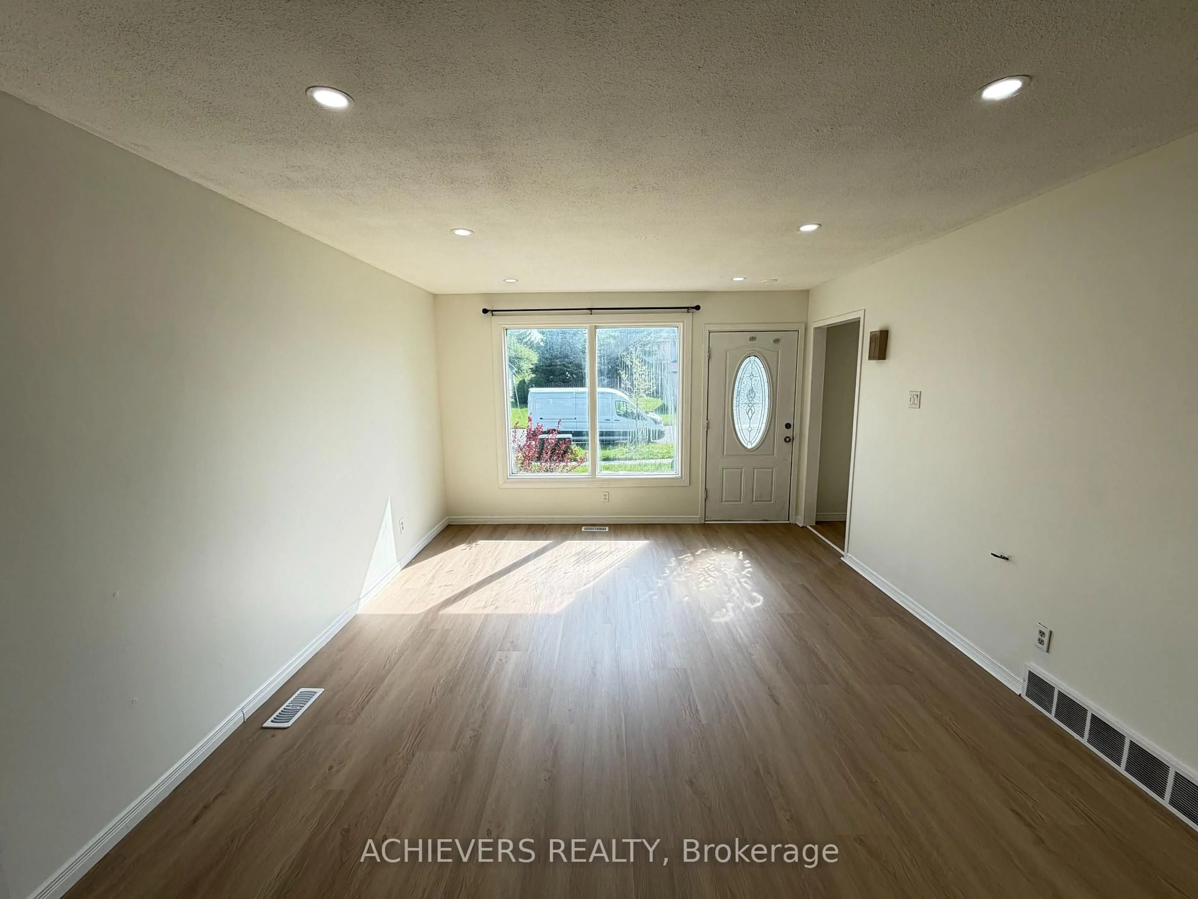 A pic of a room for 176 Culver Cres, London East Ontario N5V 3G7