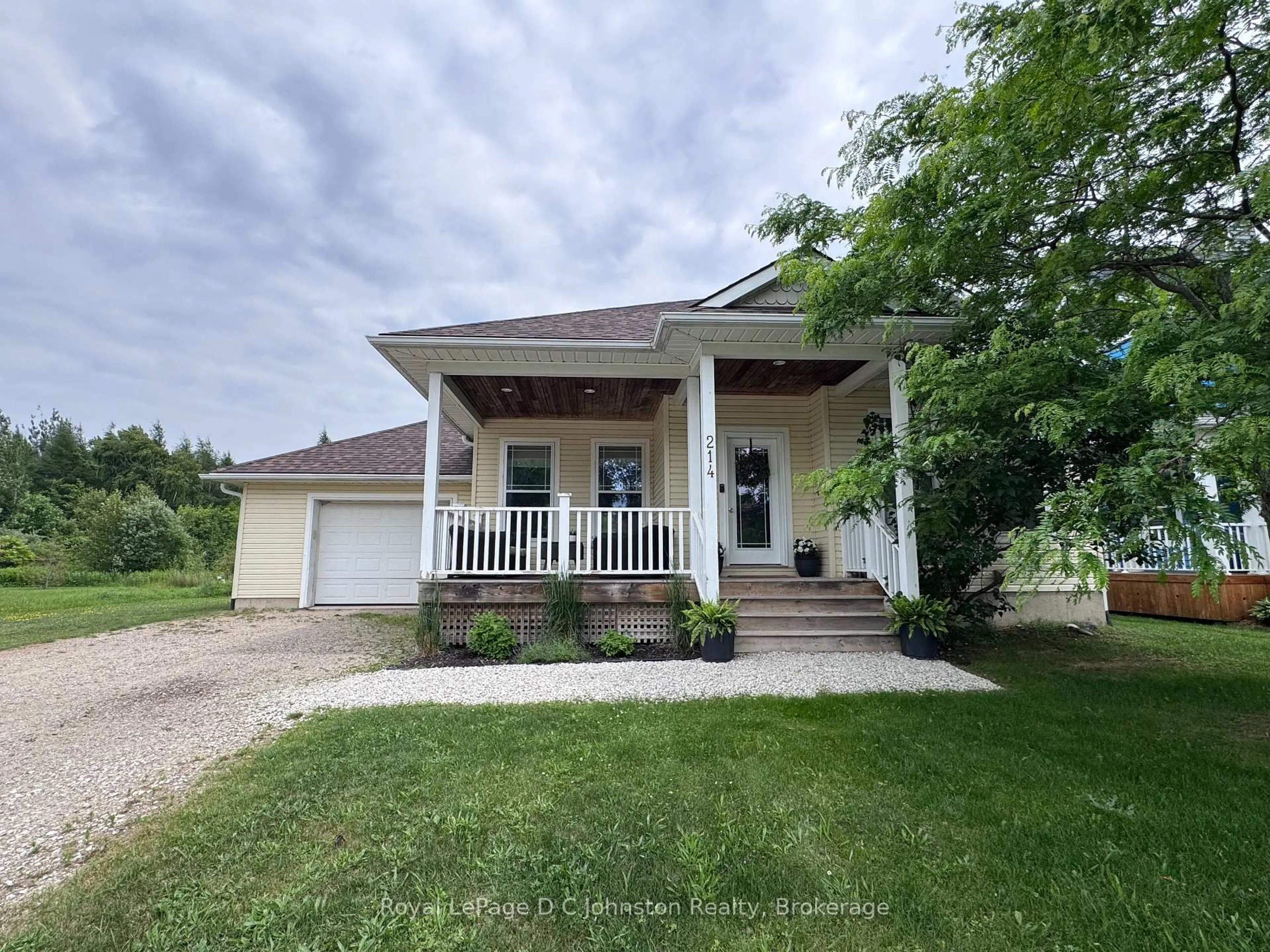 A pic from outside/outdoor area/front of a property/back of a property/a pic from drone, street for 214 Emerald Dr, Saugeen Shores Ontario N0H 2L0