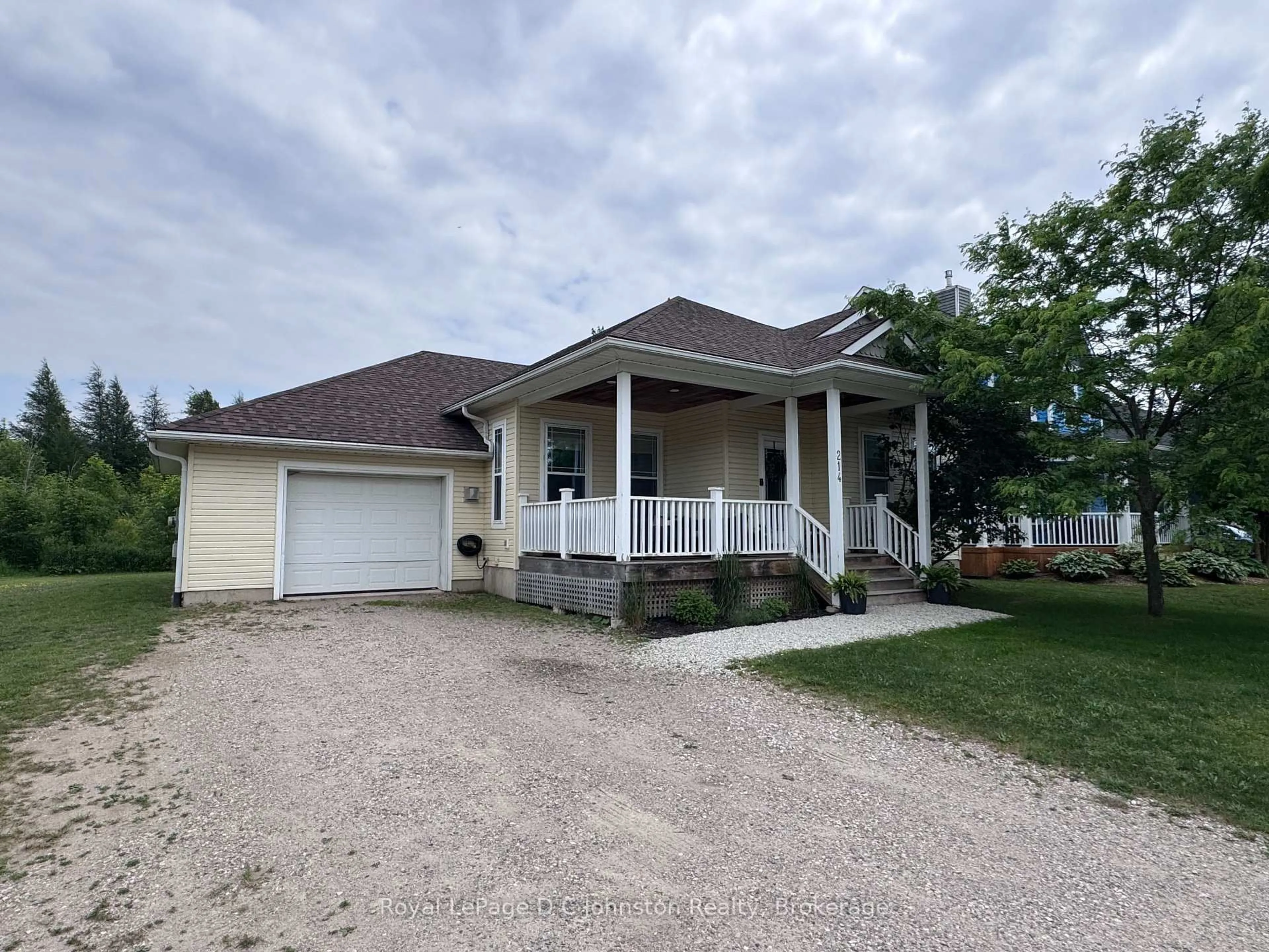A pic from outside/outdoor area/front of a property/back of a property/a pic from drone, unknown for 214 Emerald Dr, Saugeen Shores Ontario N0H 2L0