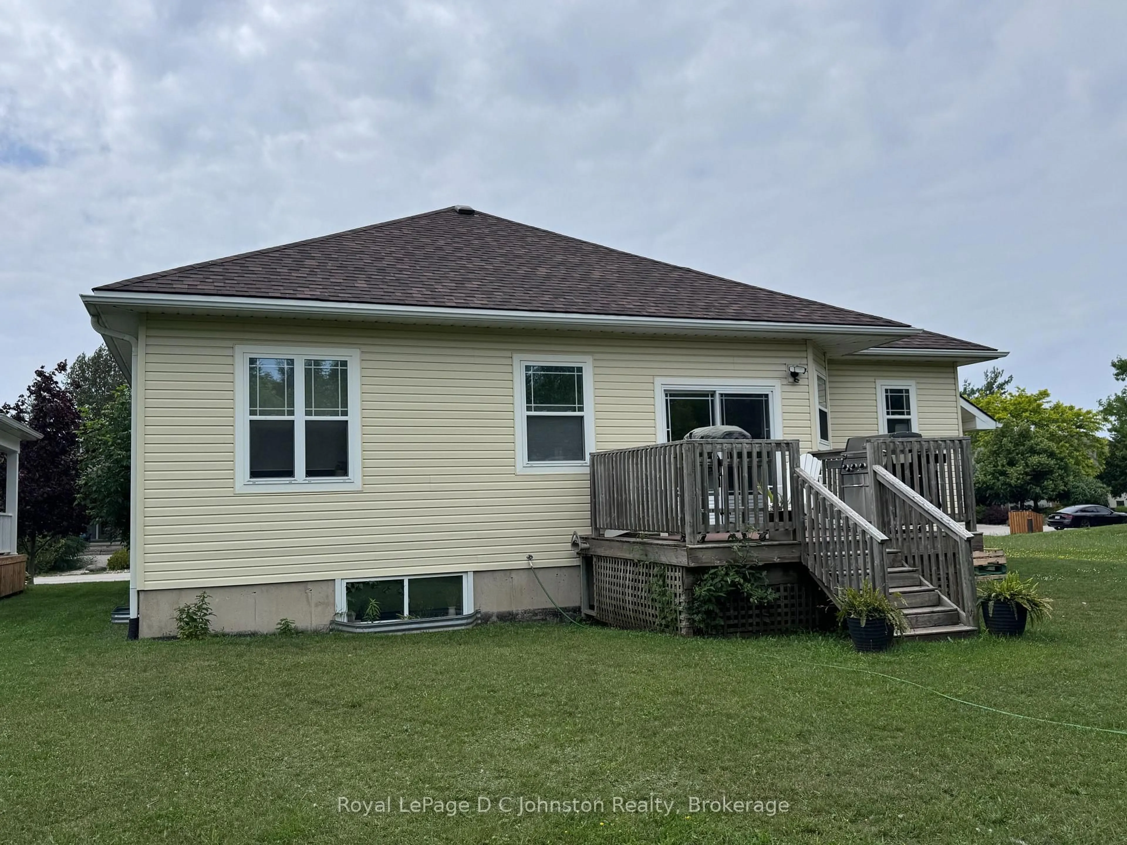 Home with vinyl exterior material, water/lake/river/ocean view for 214 Emerald Dr, Saugeen Shores Ontario N0H 2L0