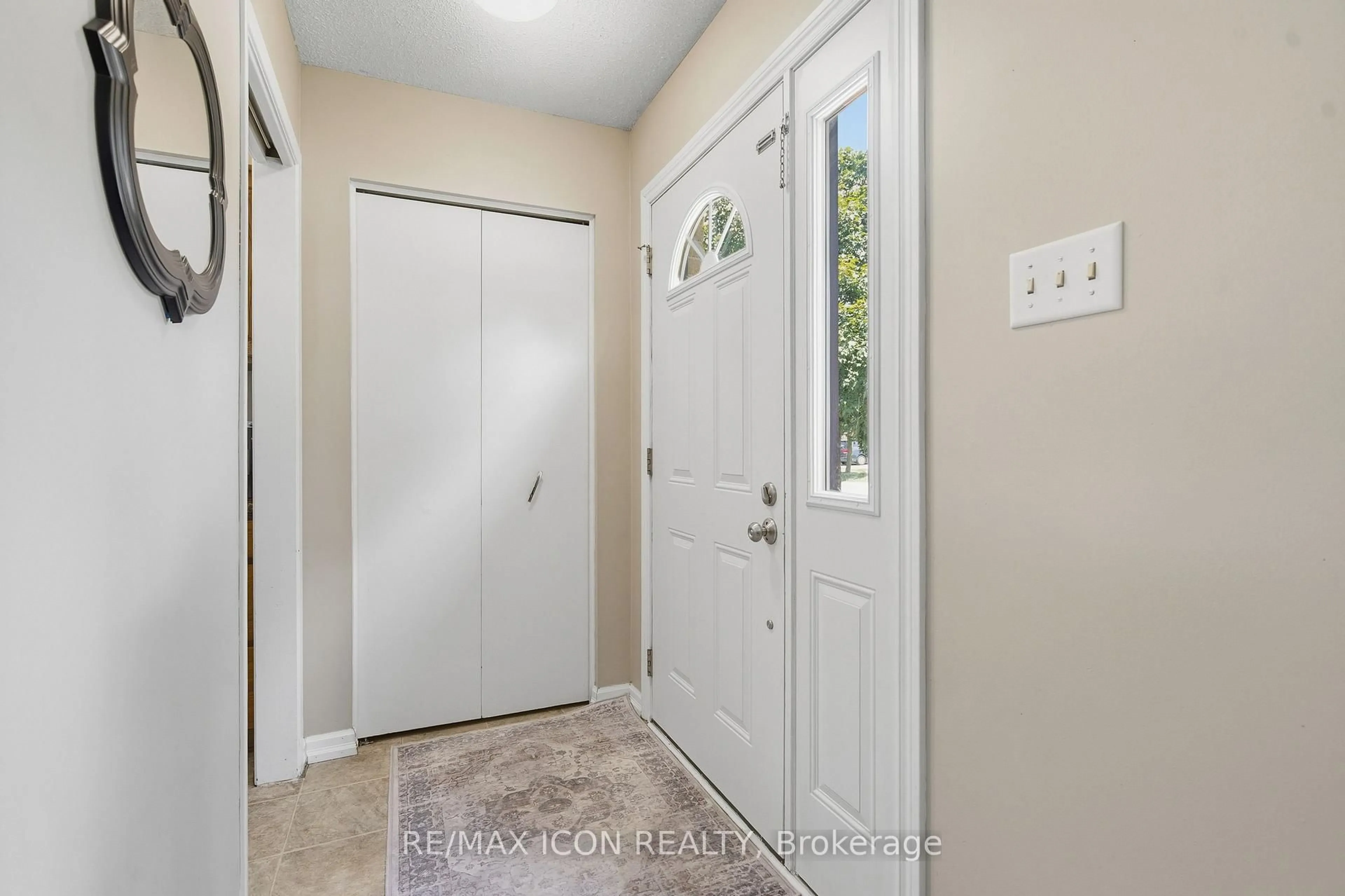 Indoor entryway for 107 Rosamond Cres, London South Ontario N6E 2M7