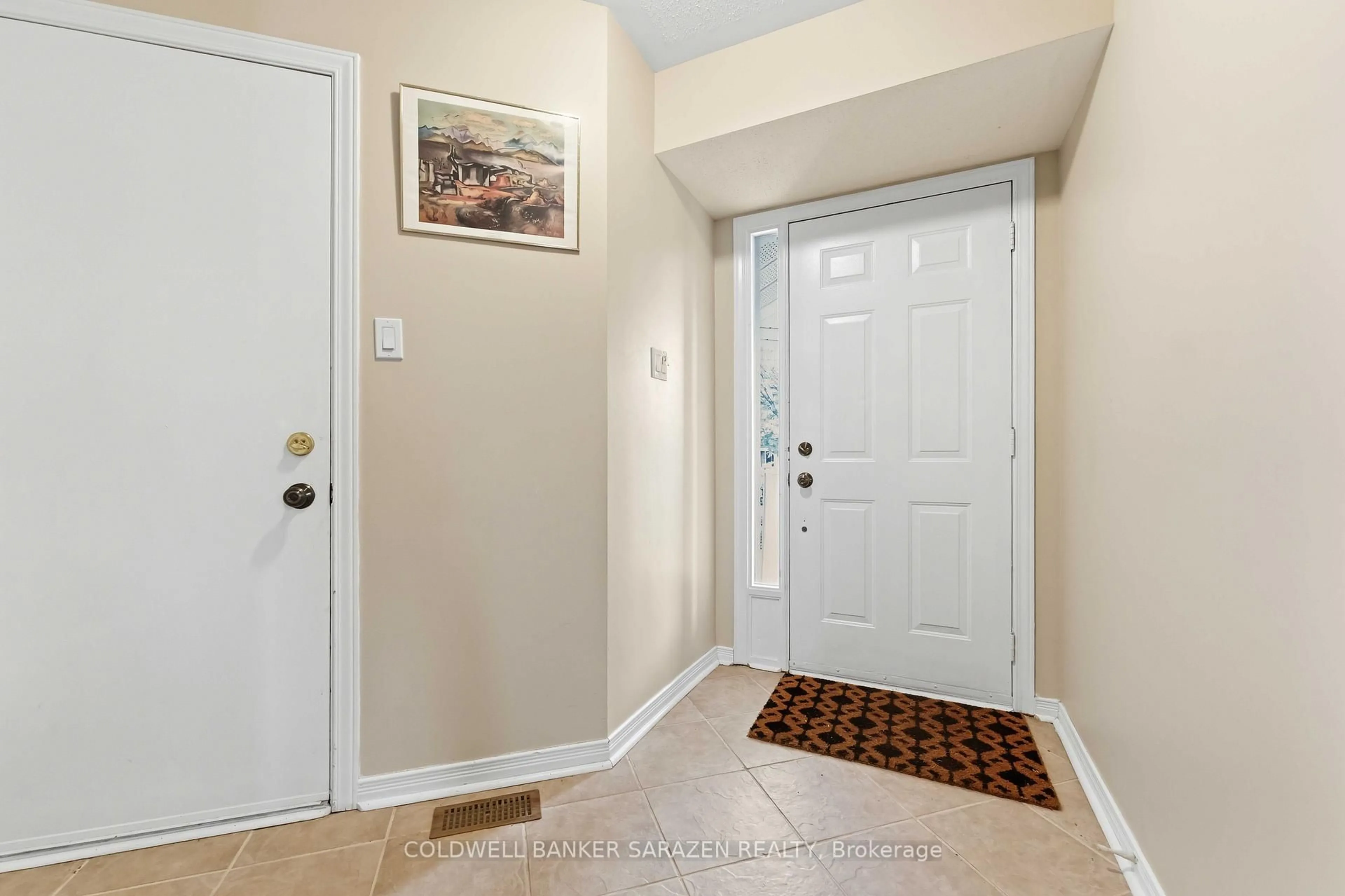Indoor entryway for 191 Markland Cres, Ottawa Ontario K2G 6B7