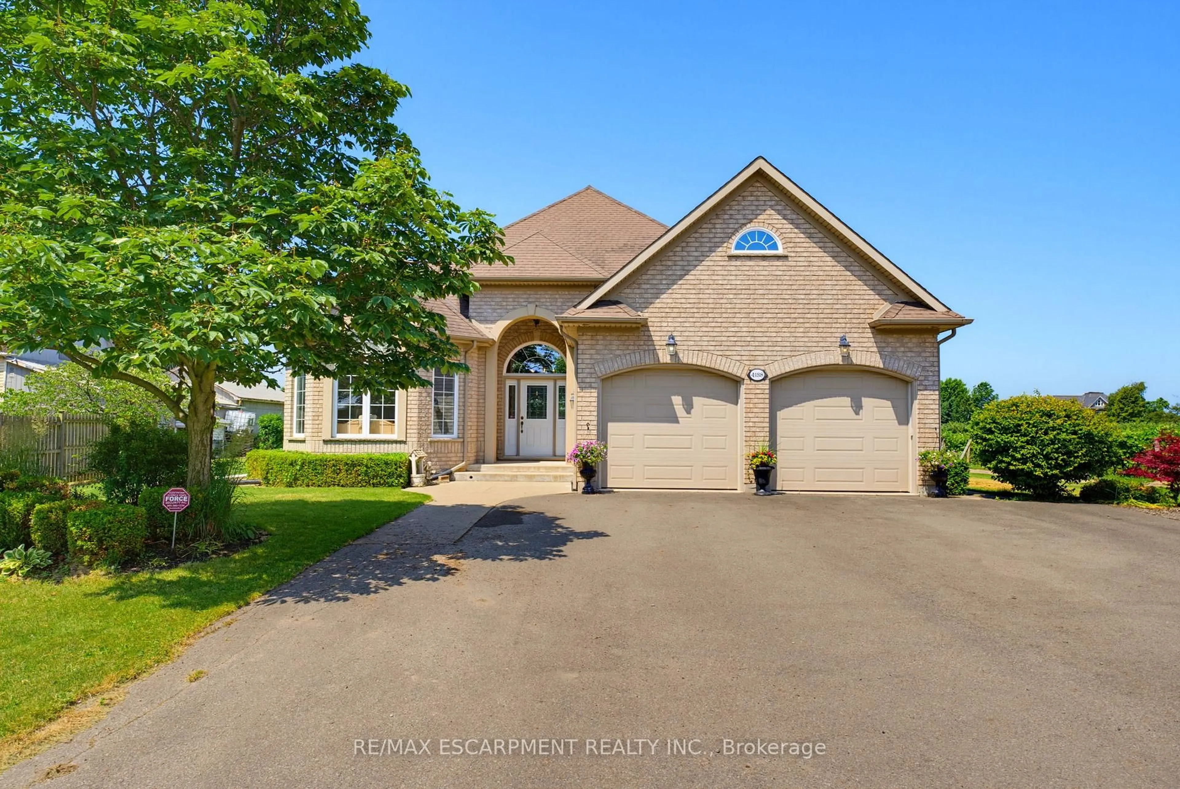 Home with brick exterior material, street for 4188 Victoria Ave, Lincoln Ontario L0R 2E0