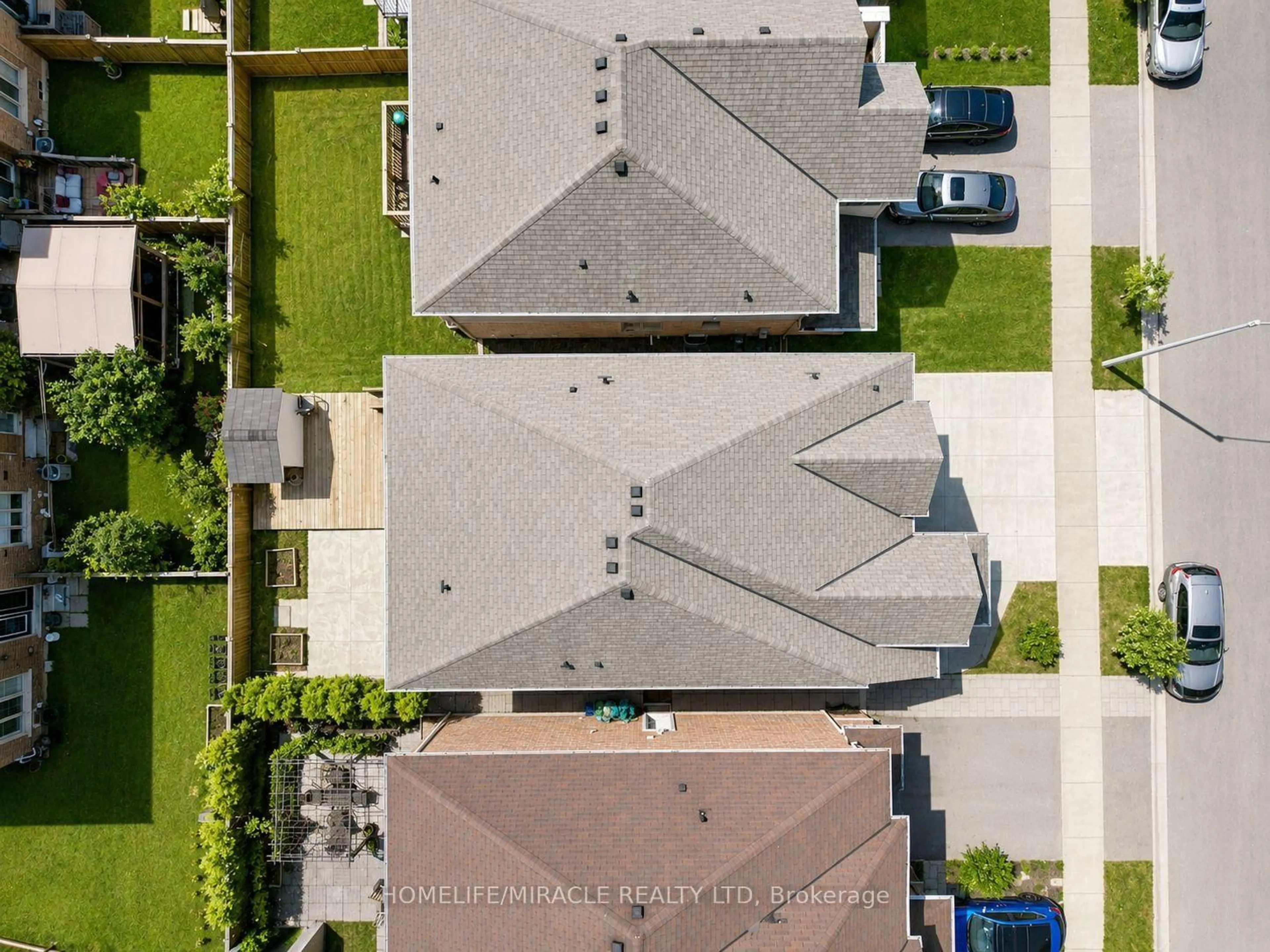 A pic from outside/outdoor area/front of a property/back of a property/a pic from drone, street for 7836 Hoptree Rd, Niagara Falls Ontario L2H 0N4