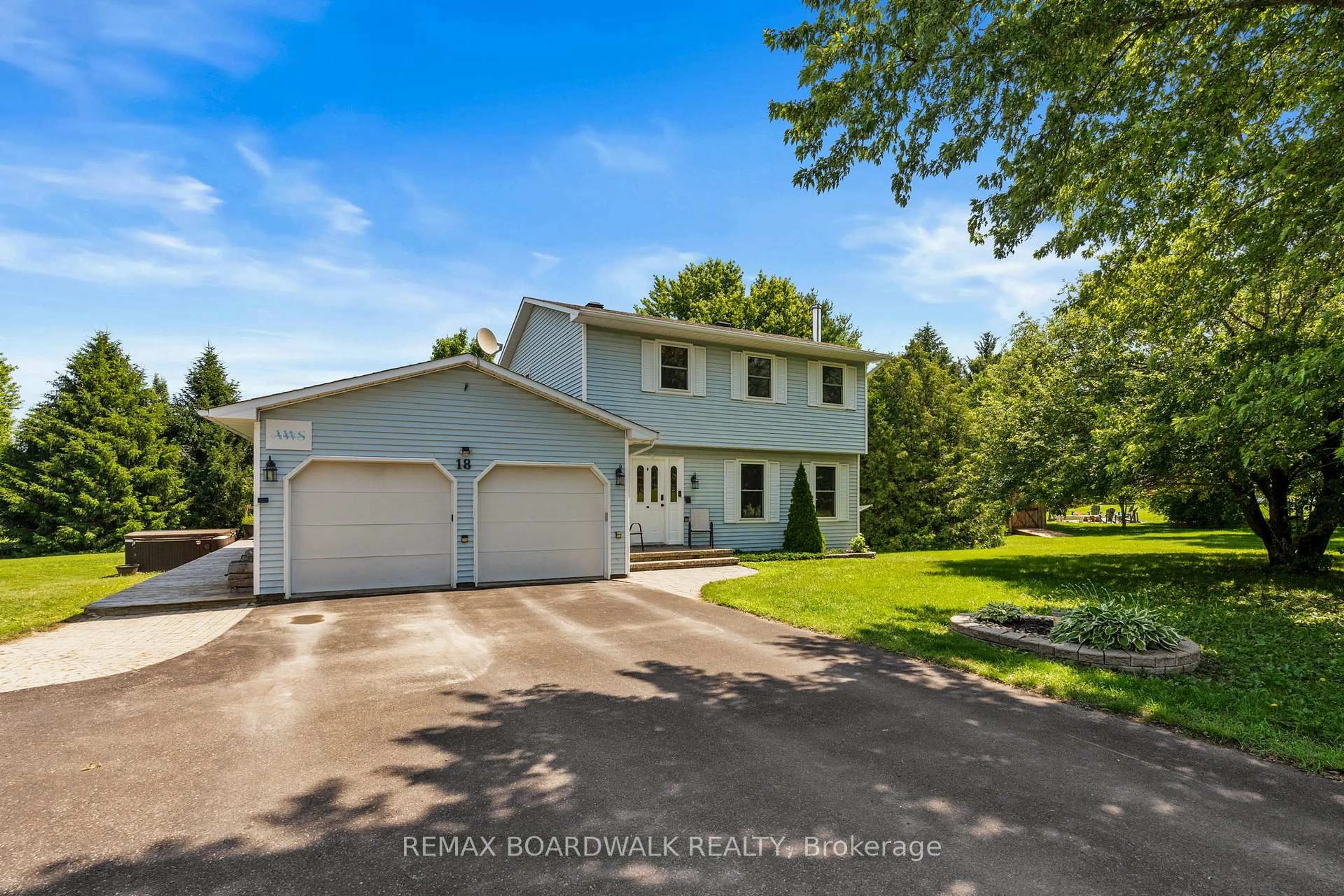 A pic from outside/outdoor area/front of a property/back of a property/a pic from drone, street for 18 Berg Cres, North Grenville Ontario K0G 1J0