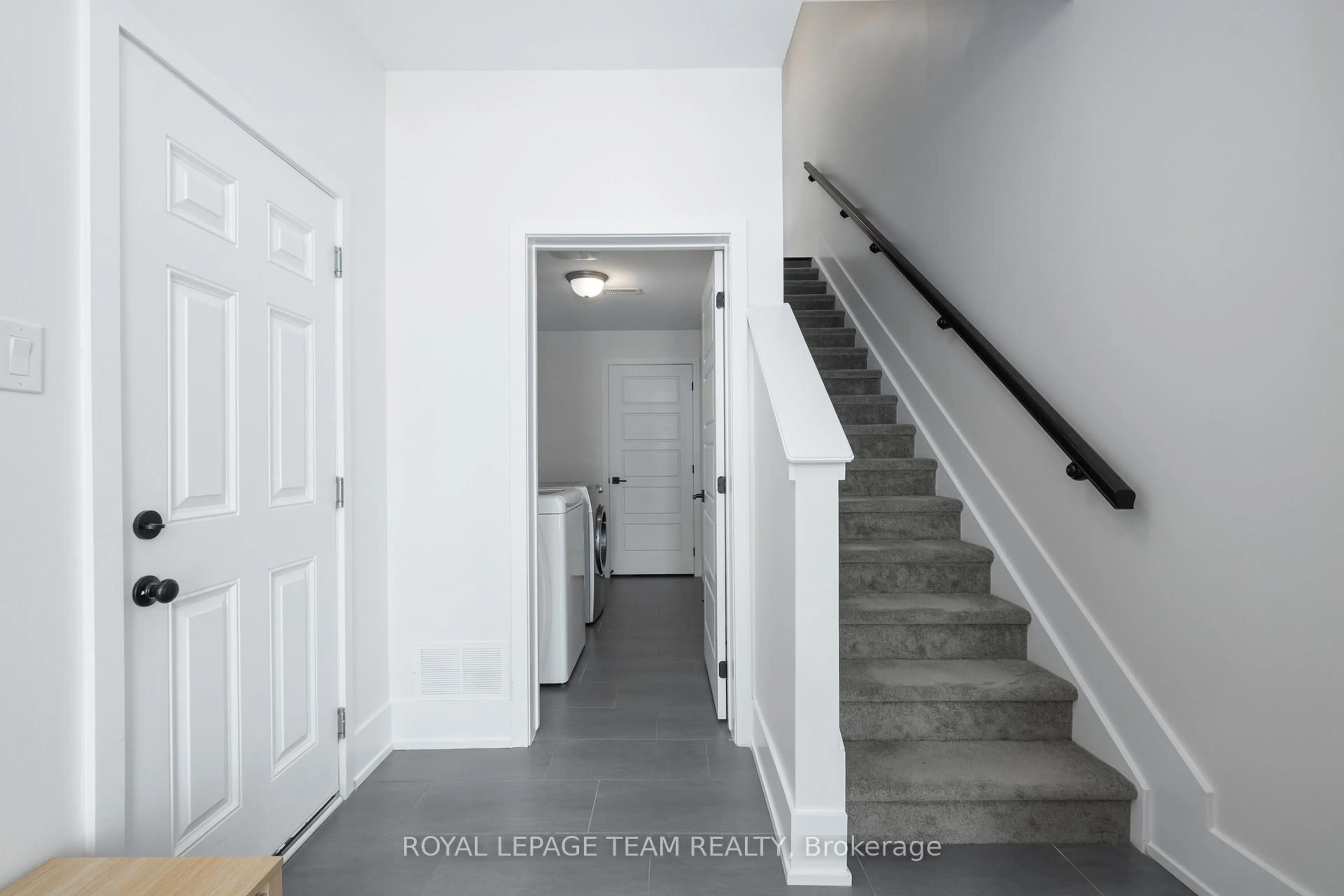 Stairs for 168 Pictou Cres, Orleans Ontario K4A 0R2