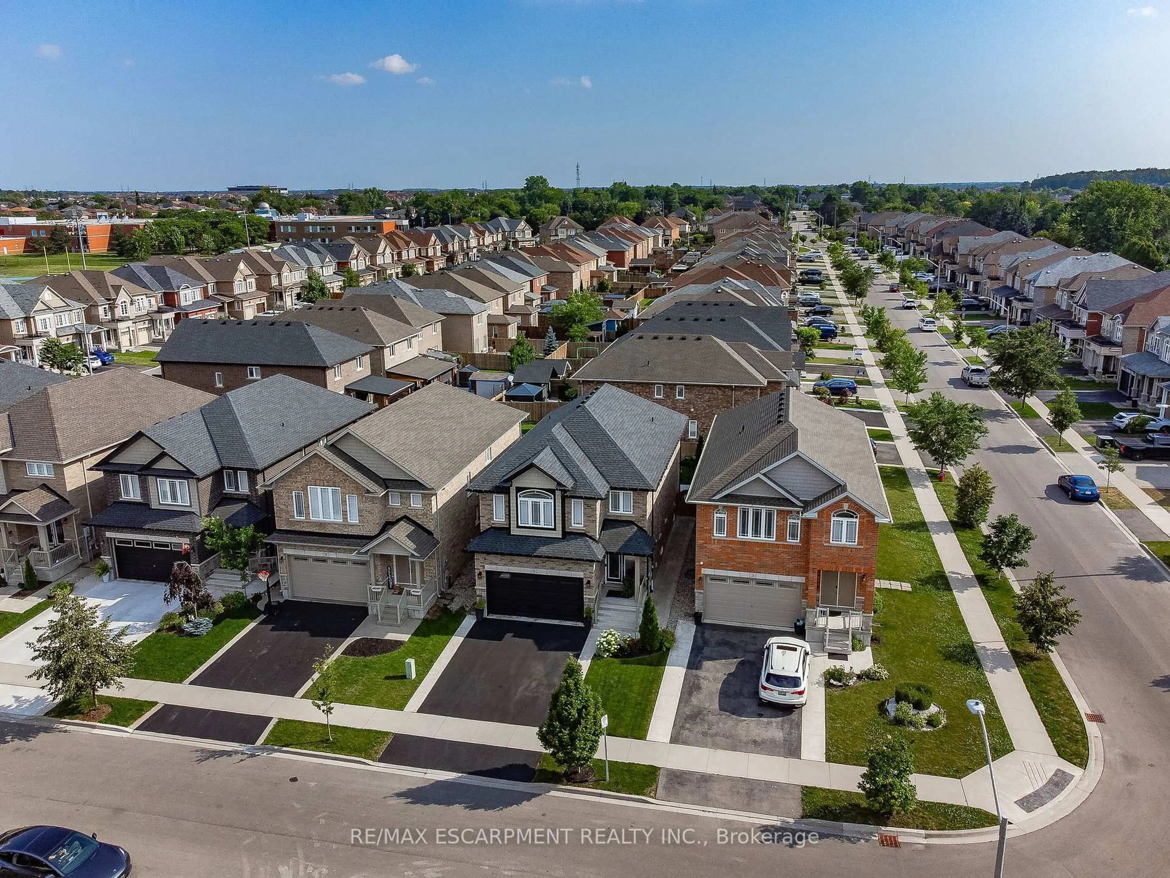 A pic from outside/outdoor area/front of a property/back of a property/a pic from drone, street for 5 Narbonne Cres, Hamilton Ontario L8G 0J8