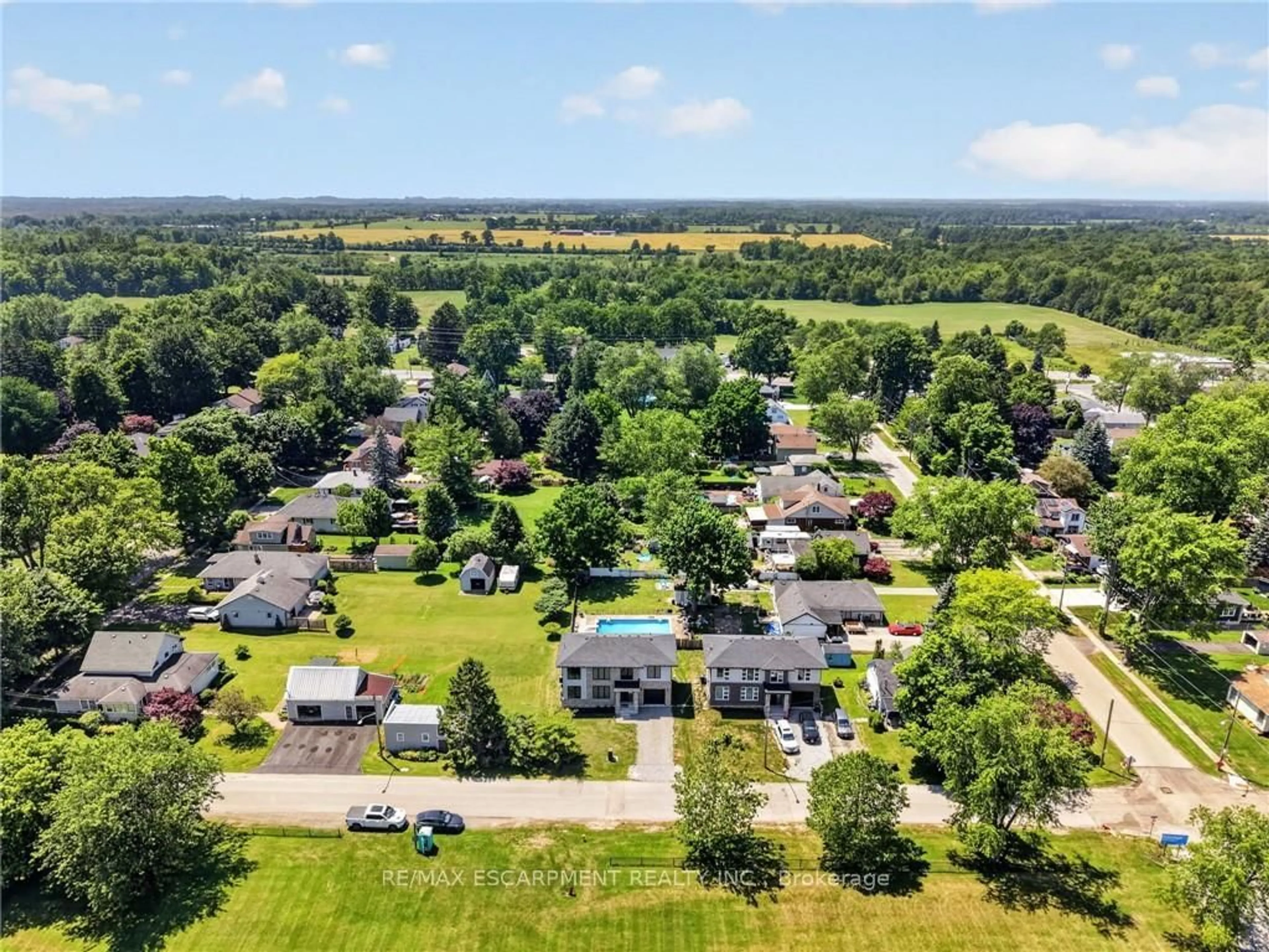 A pic from outside/outdoor area/front of a property/back of a property/a pic from drone, mountain view for 203 PARK St, Fort Erie Ontario L0S 1N0