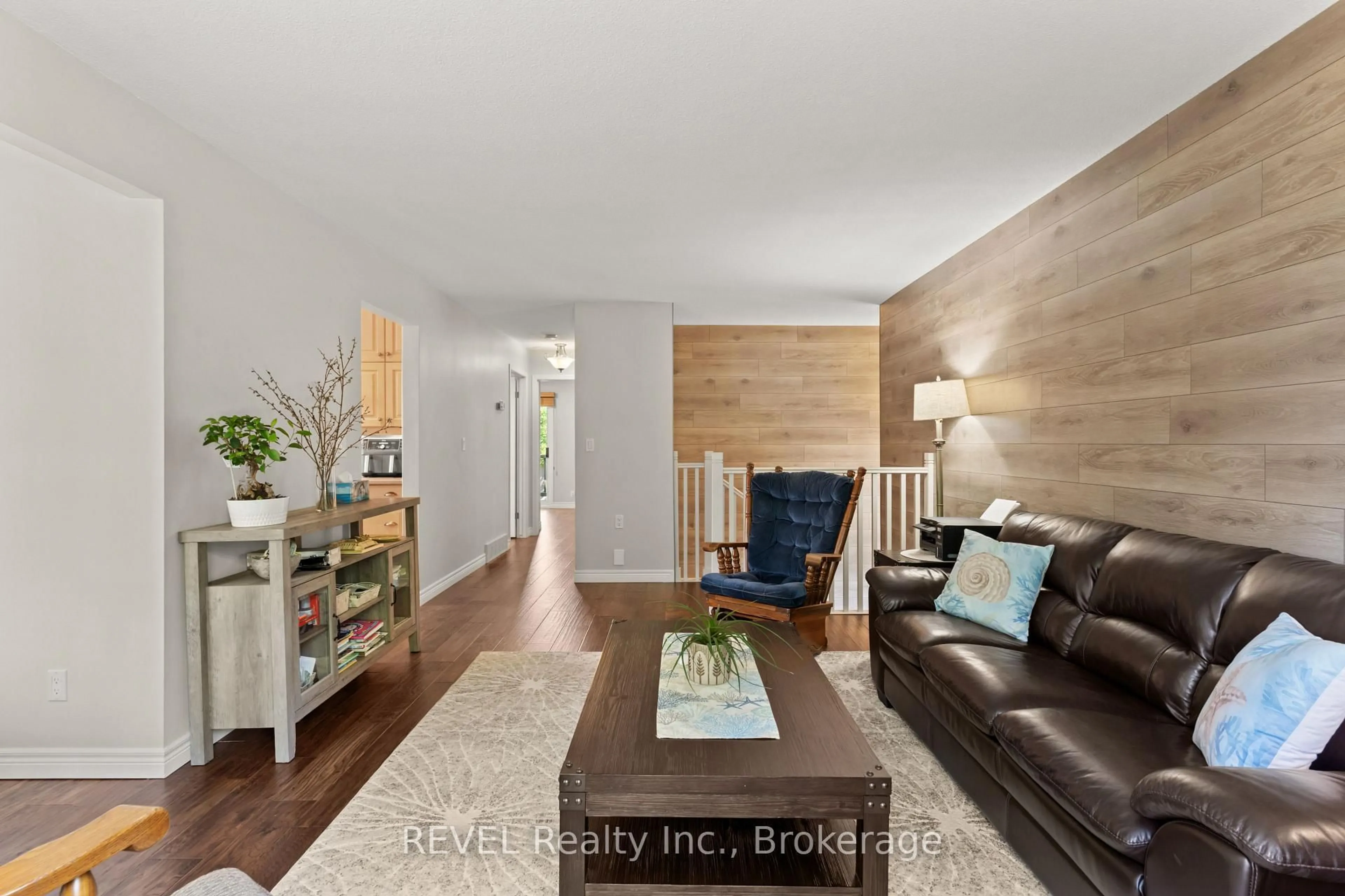 Living room with furniture, wood/laminate floor for 323 Barrick Rd, Port Colborne Ontario L3K 4B6