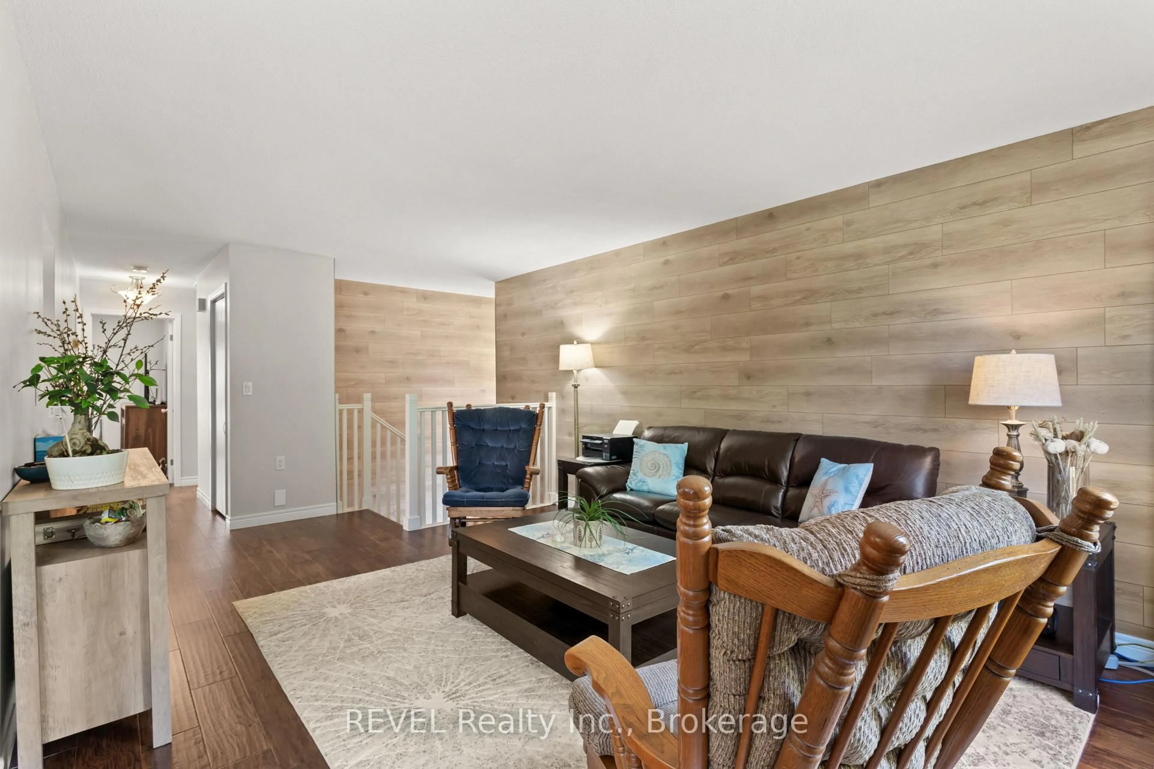 Living room with furniture, wood/laminate floor for 323 Barrick Rd, Port Colborne Ontario L3K 4B6