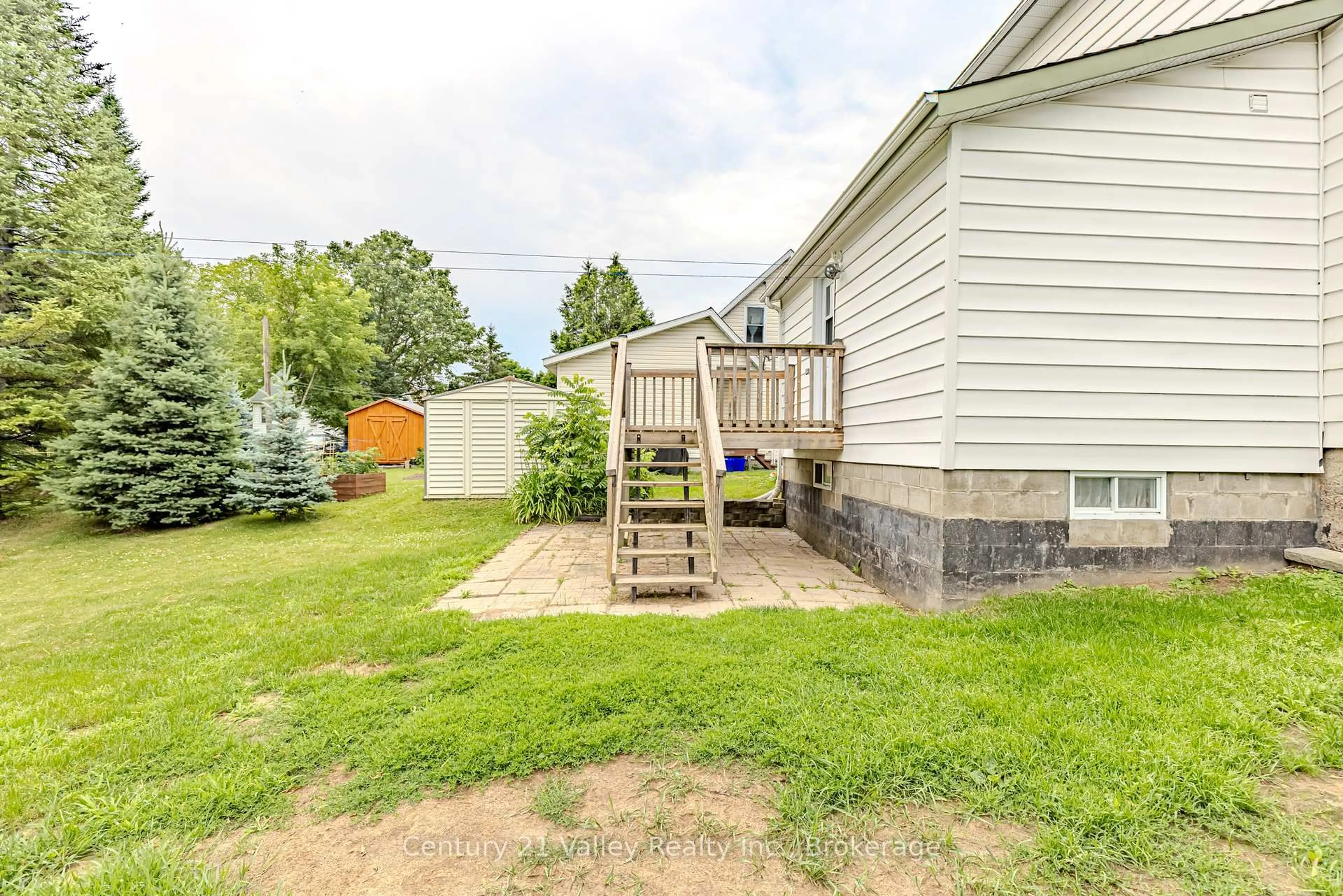 Patio, unknown for 127 Jennet St, Renfrew Ontario K7V 3C1