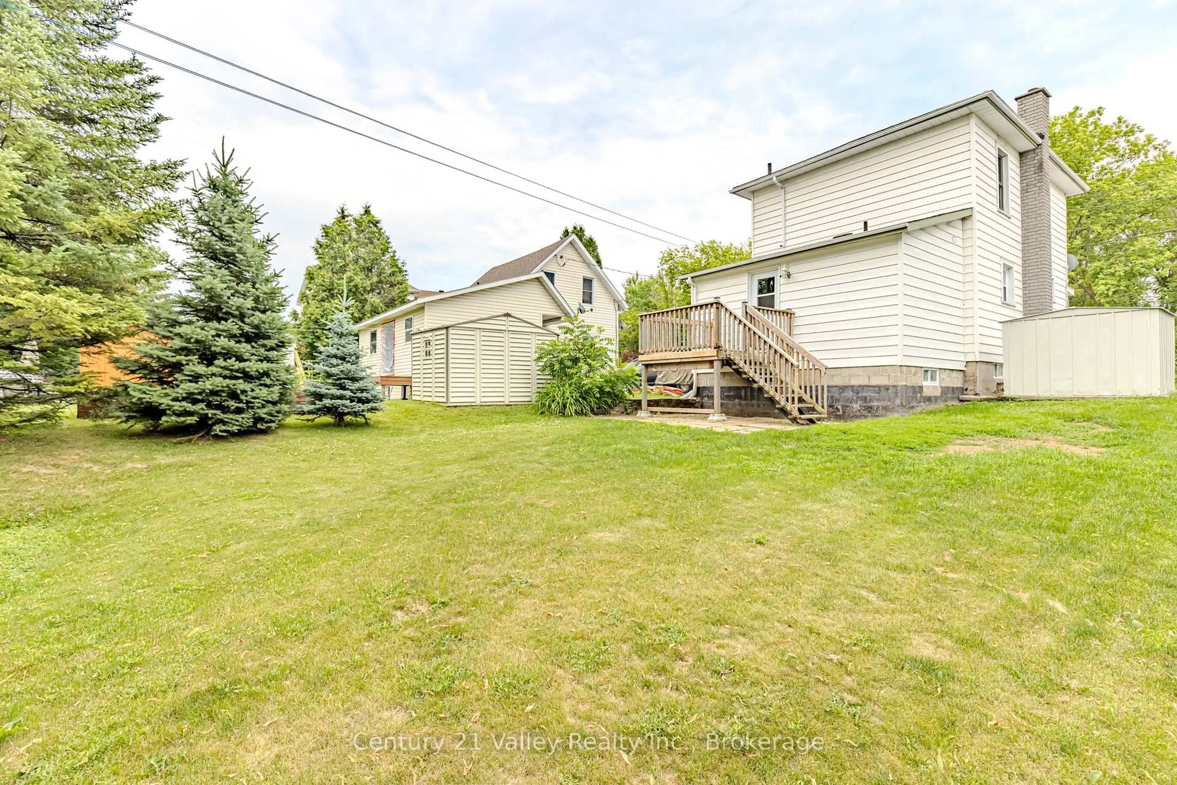 Patio, street for 127 Jennet St, Renfrew Ontario K7V 3C1