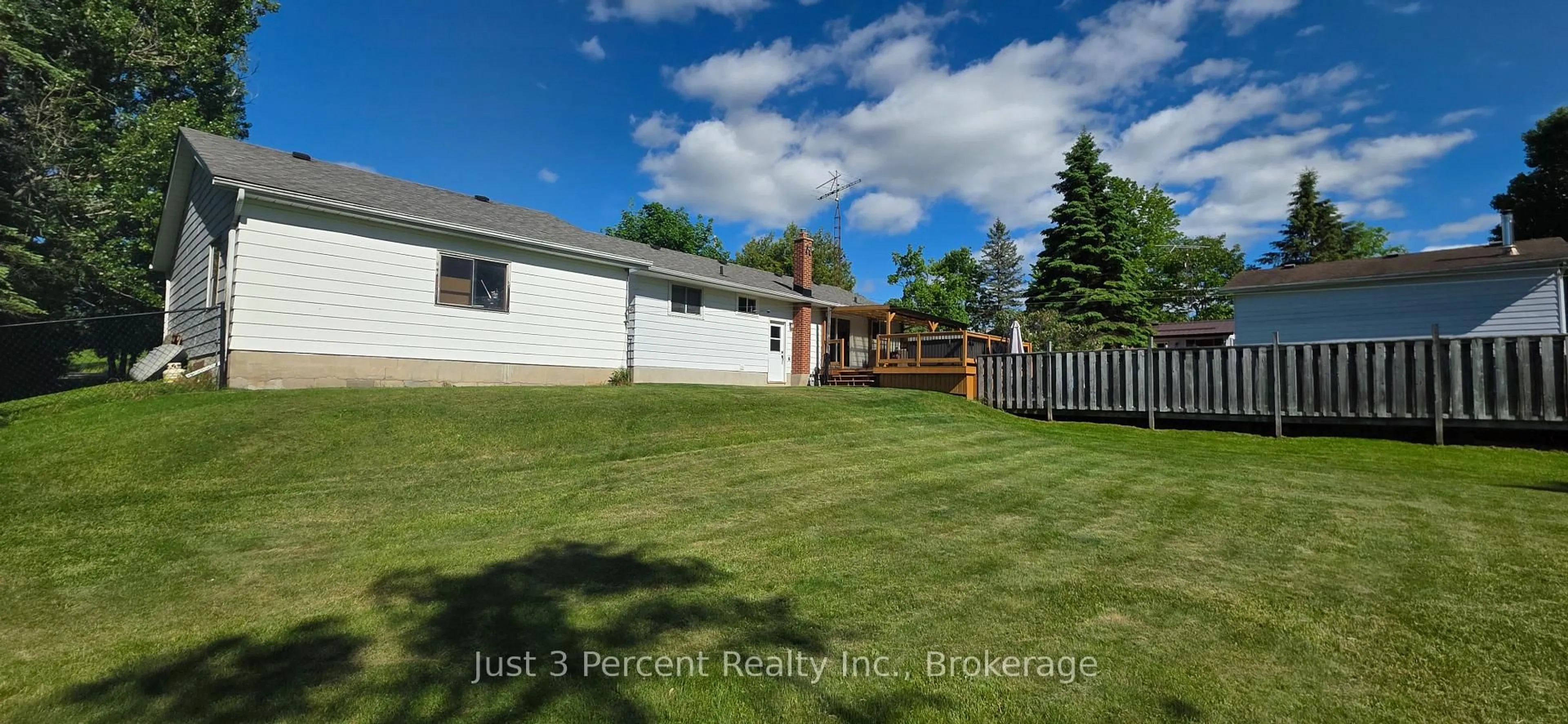 A pic from outside/outdoor area/front of a property/back of a property/a pic from drone, water/lake/river/ocean view for 2224 Fieldview Dr, Cavan Monaghan Ontario L0A 1C0