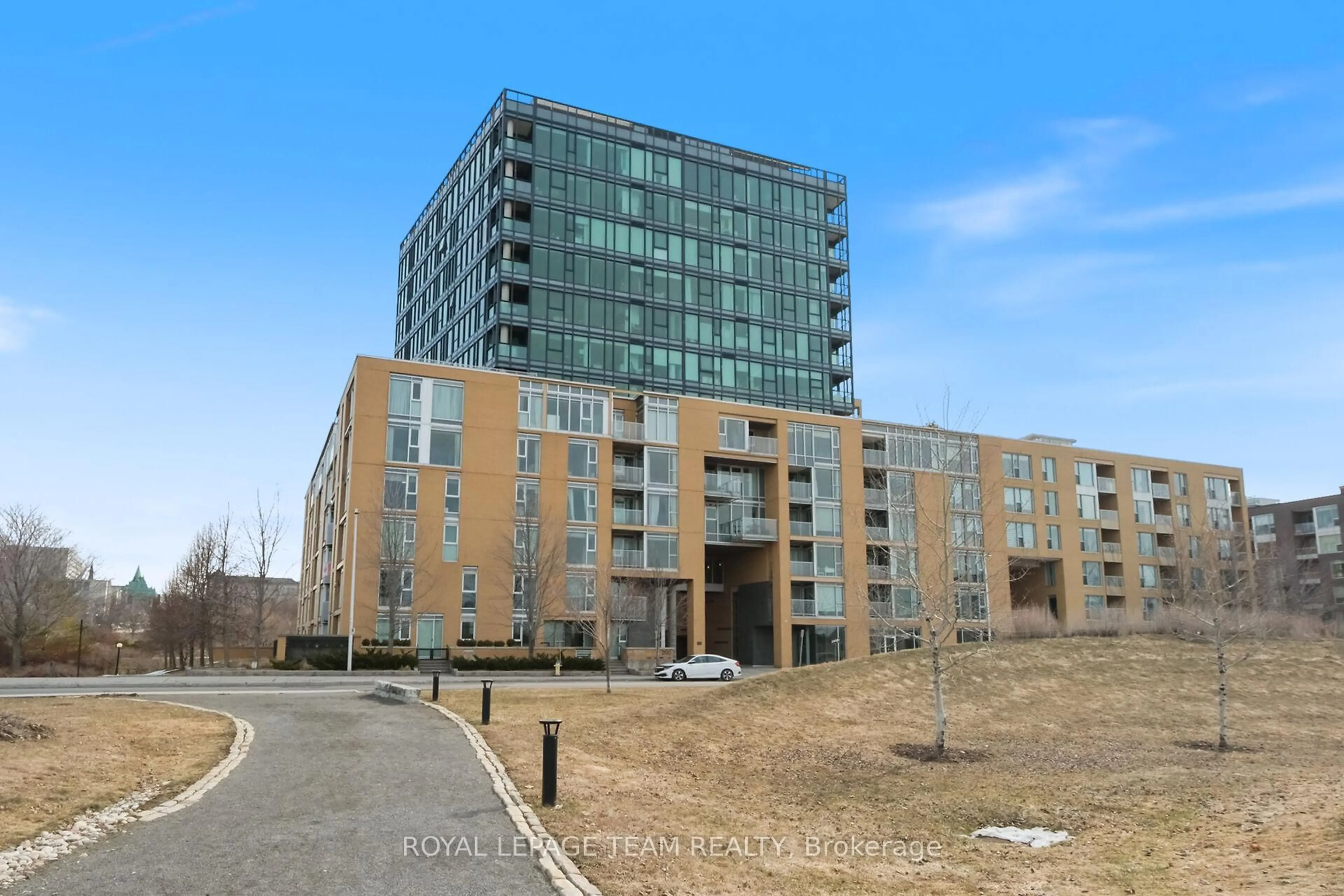 A pic from outside/outdoor area/front of a property/back of a property/a pic from drone, building for 200 Lett St #1004, Ottawa Ontario K1R 0A7