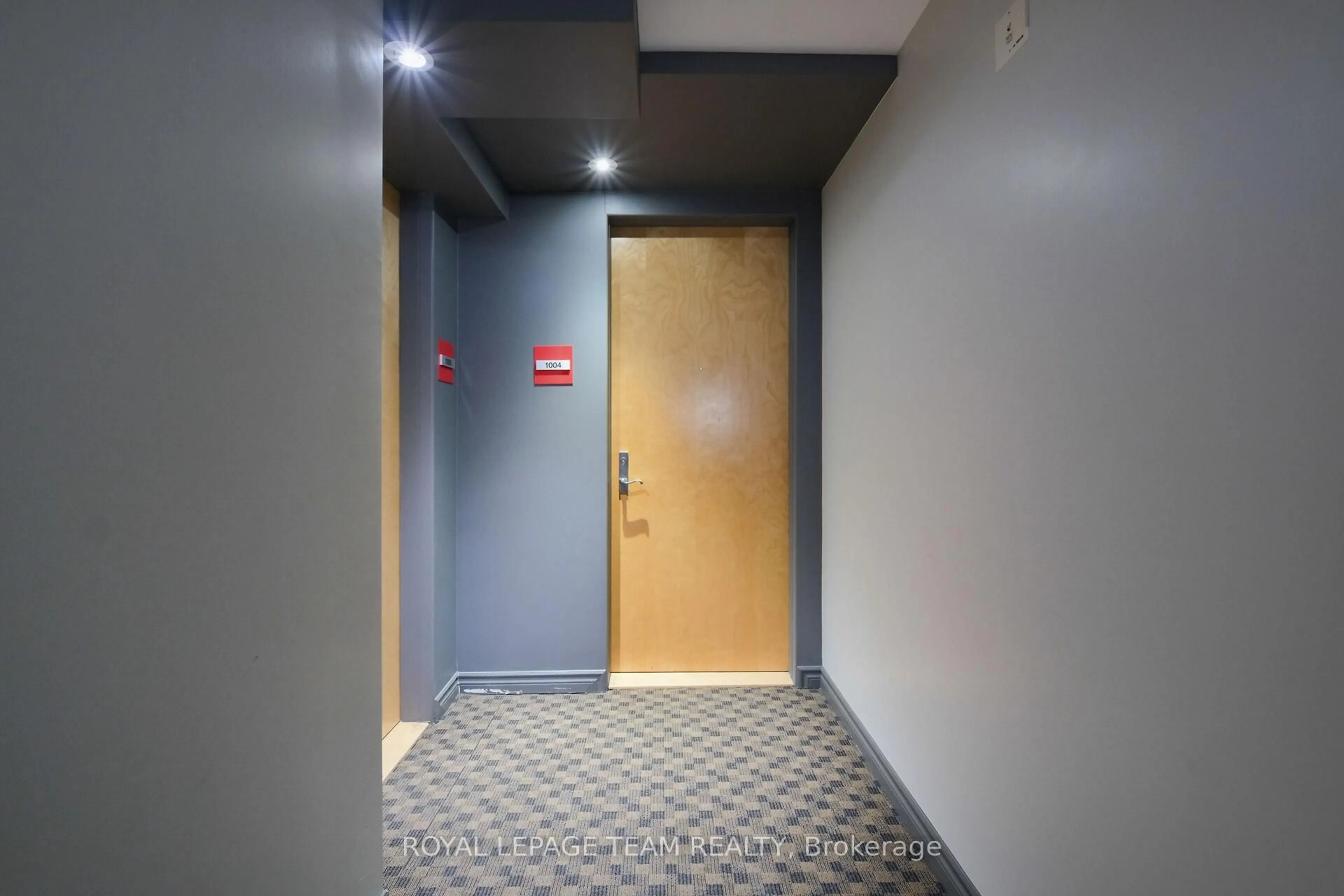 Indoor foyer for 200 Lett St #1004, Ottawa Ontario K1R 0A7
