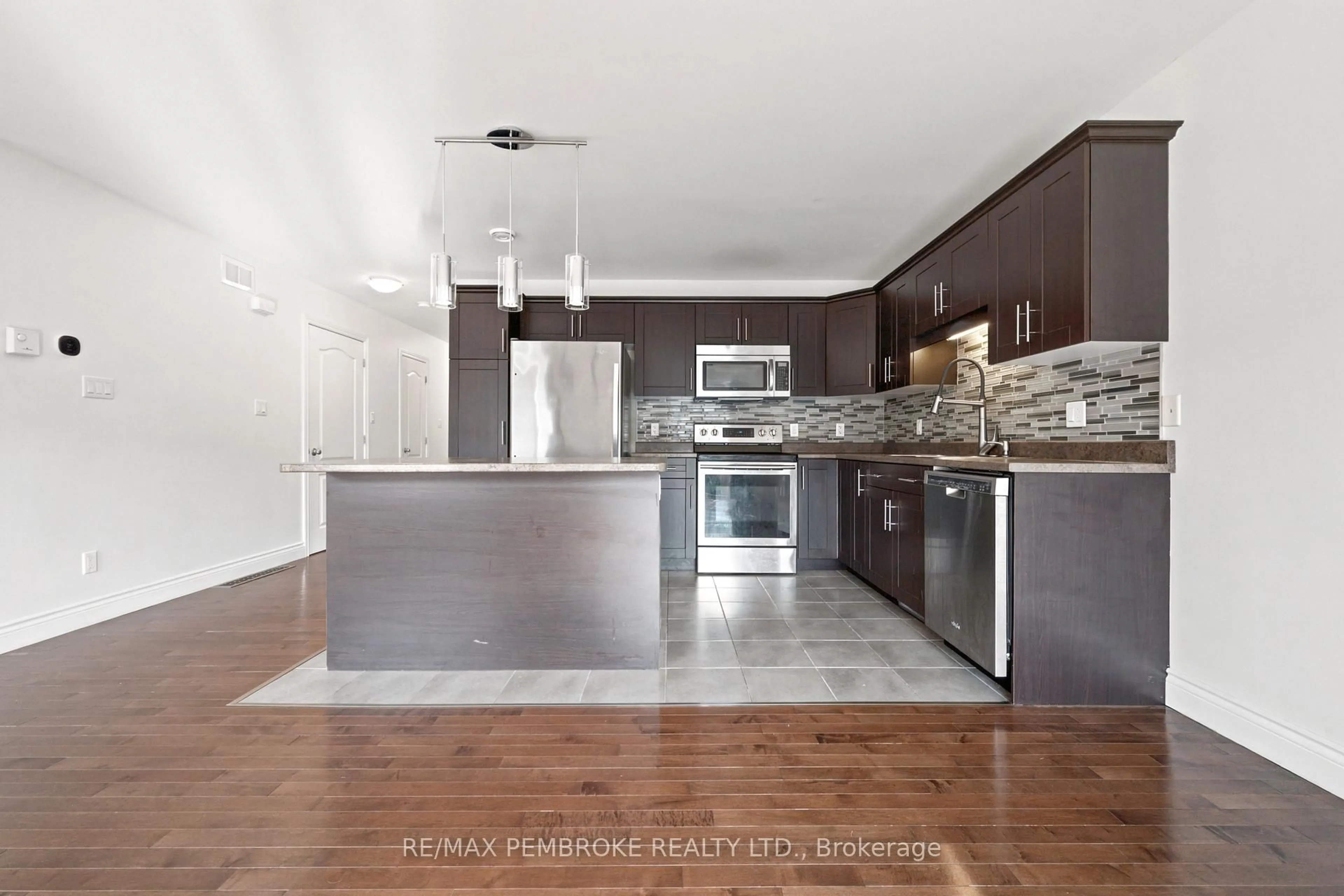 Open concept kitchen, unknown for 30 Winston Ave, Petawawa Ontario K8H 0C1