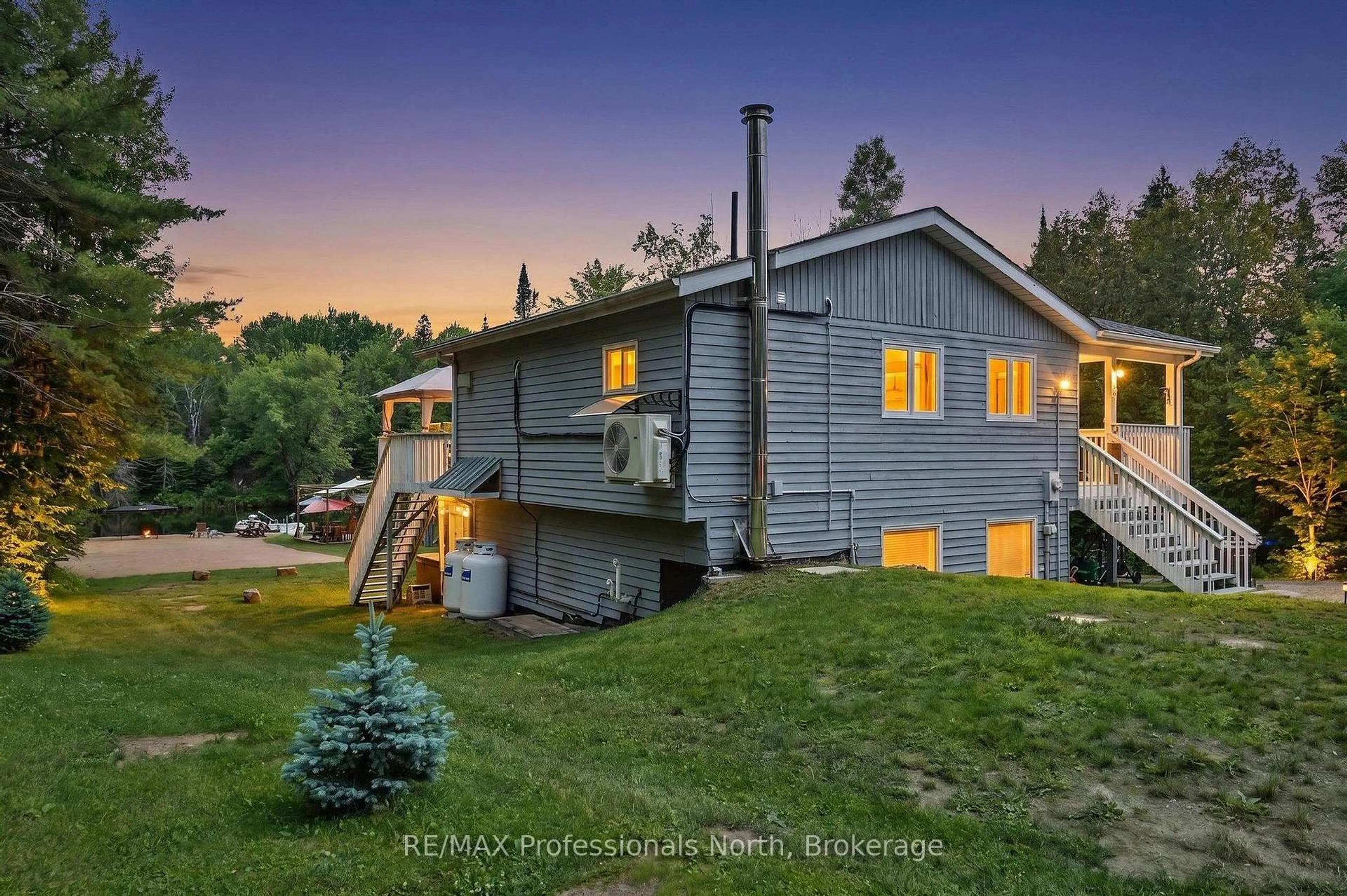 A pic from outside/outdoor area/front of a property/back of a property/a pic from drone, unknown for 1034 Ablett Crt, Algonquin Highlands Ontario K0M 1S0