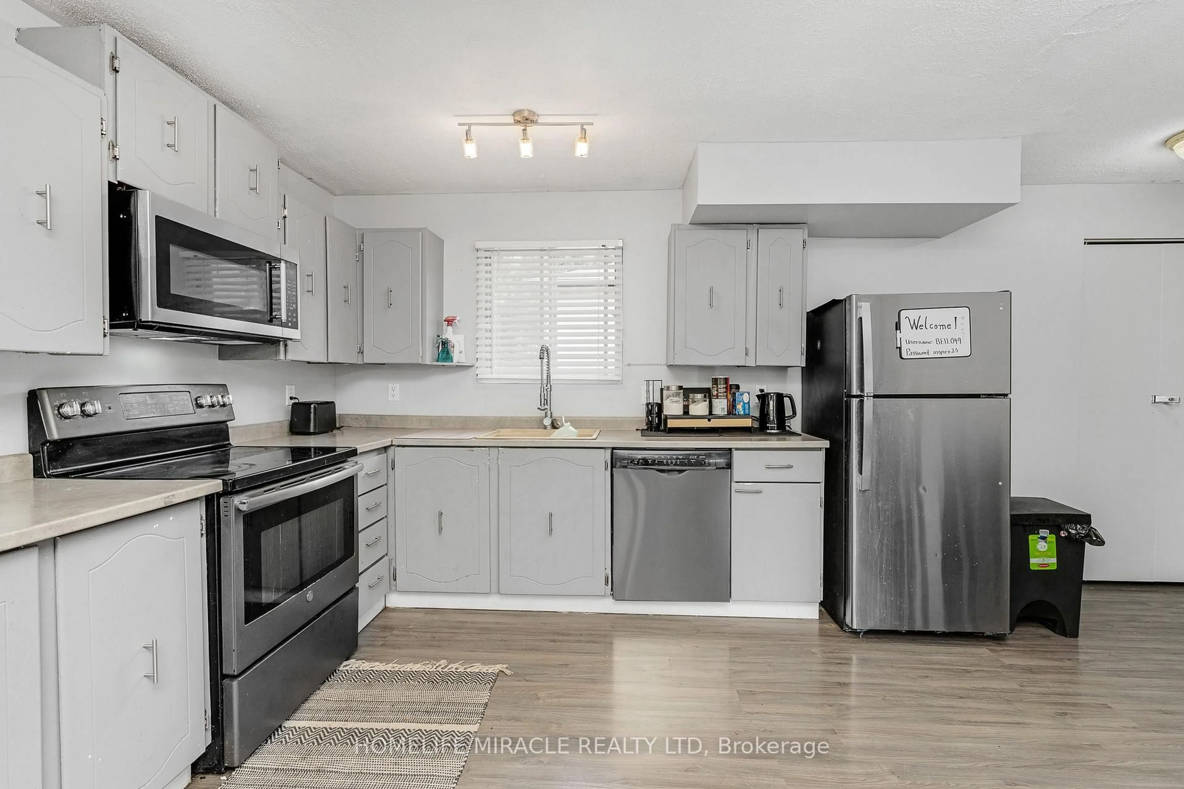 Standard kitchen, unknown for 1180 Heathfield Crt, Windsor Ontario N8S 4N9